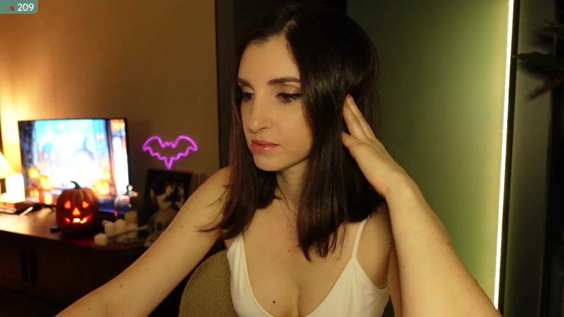 Gallery image thumbnail from Maddie's myfreecams stream on, 10/28/2024, 23:22 image 9 of 20