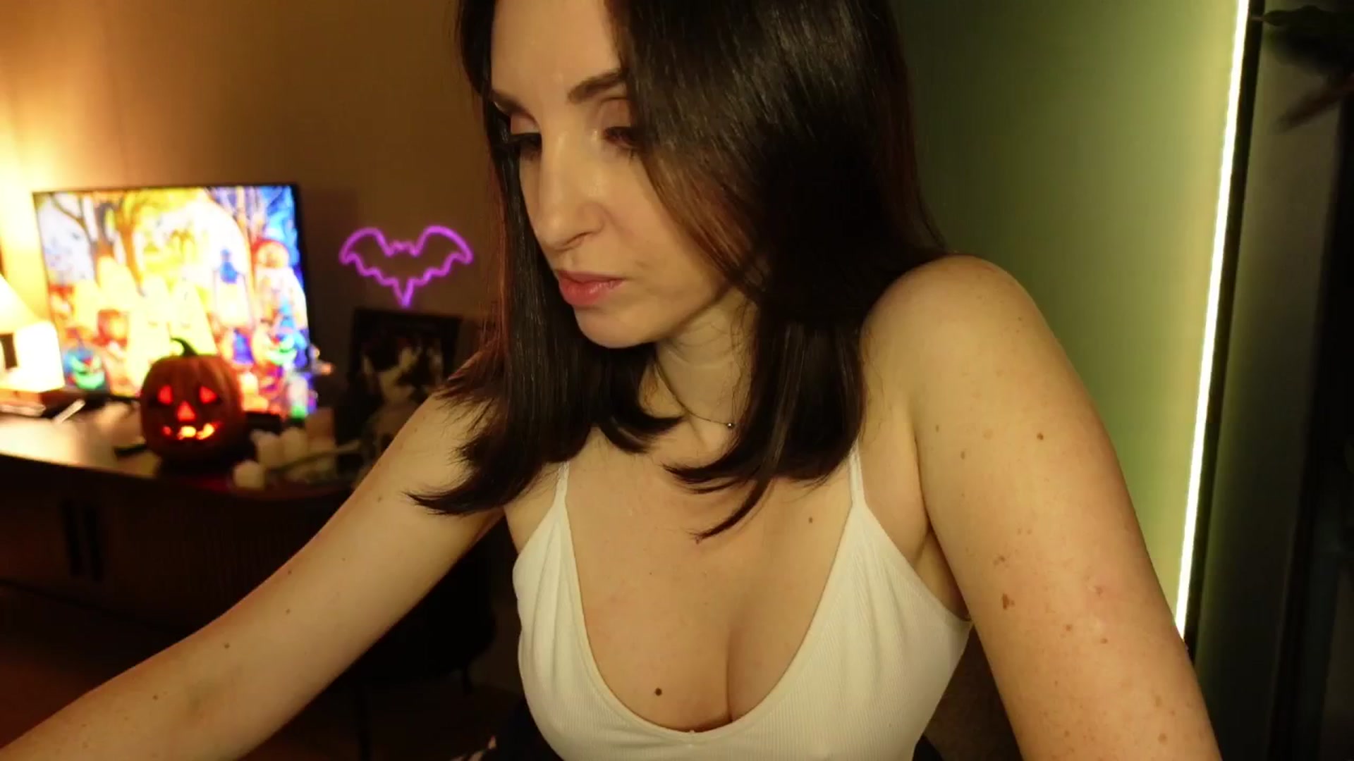 Gallery image thumbnail from Maddie's myfreecams stream on, 10/29/2024, 04:11 image 6 of 20
