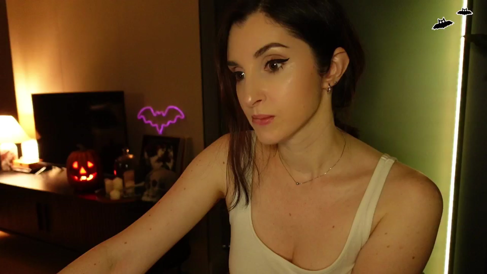 Gallery image thumbnail from Maddie's myfreecams stream on, 10/30/2024, 01:11 image 8 of 20