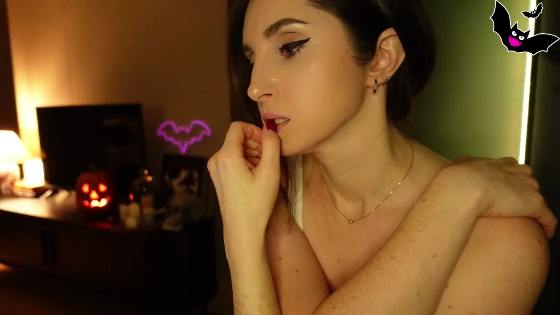 Gallery image thumbnail from Maddie's myfreecams stream on, 10/30/2024, 01:11 image 7 of 20