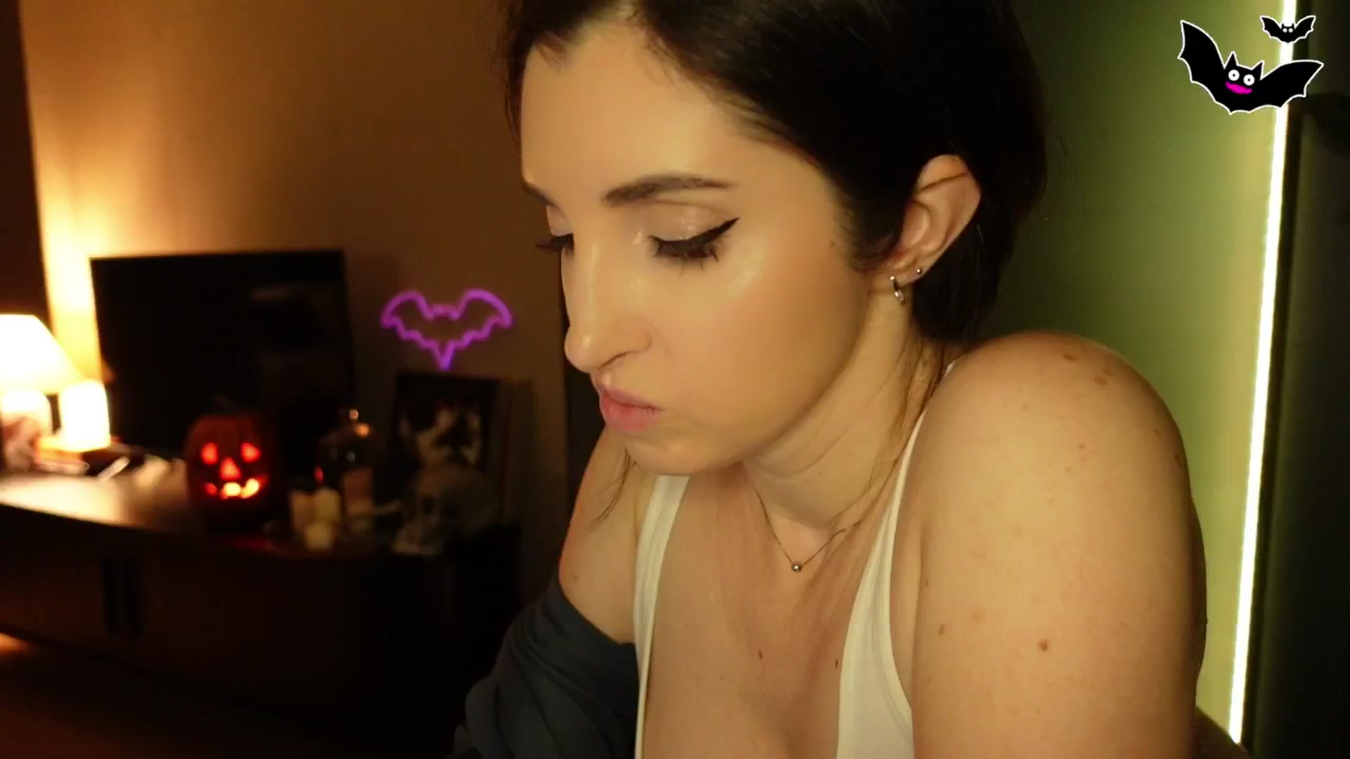 Gallery image thumbnail from Maddie's myfreecams stream on, 10/30/2024, 01:11 image 3 of 20