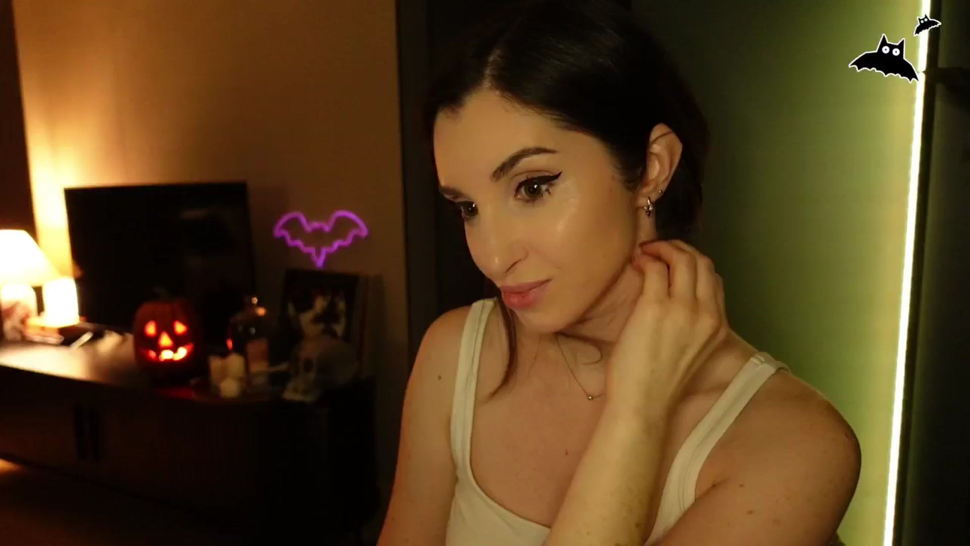 Gallery image thumbnail from Maddie's myfreecams stream on, 10/30/2024, 01:11 image 9 of 20