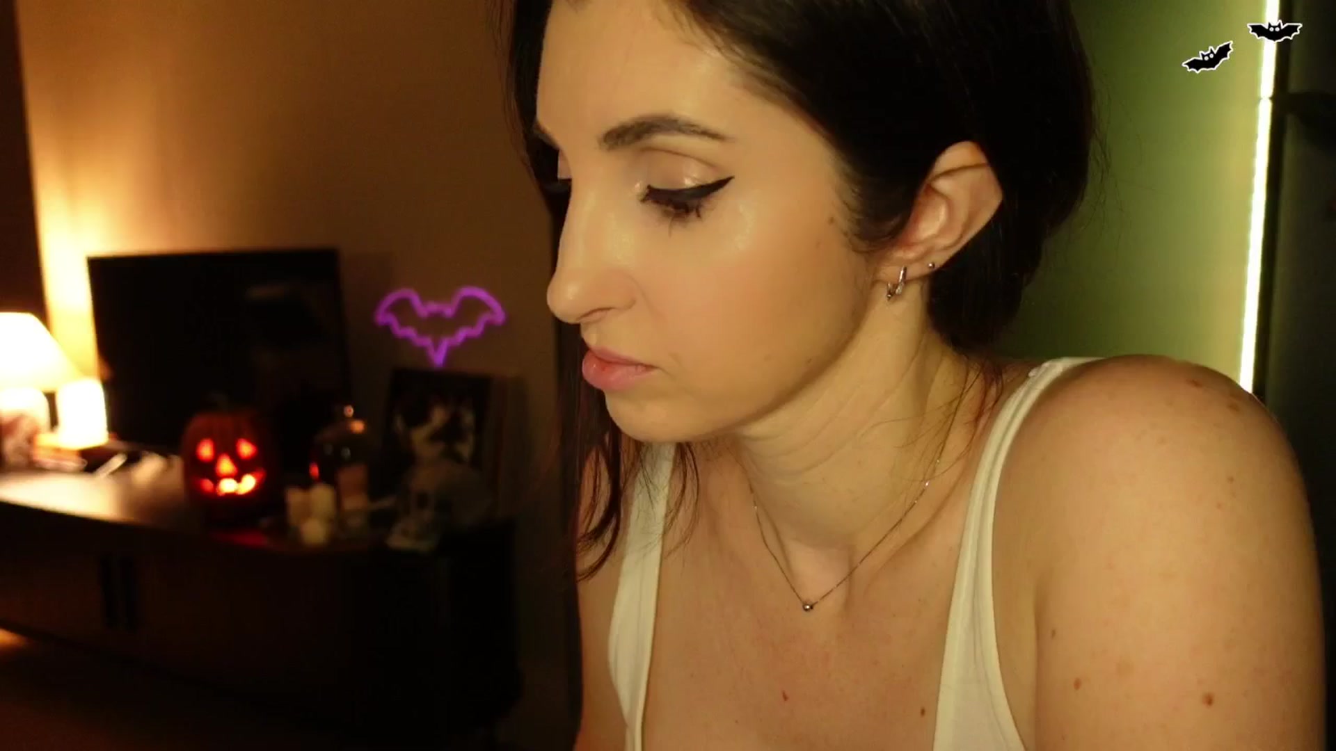 Gallery image thumbnail from Maddie's myfreecams stream on, 10/30/2024, 01:11 image 6 of 20