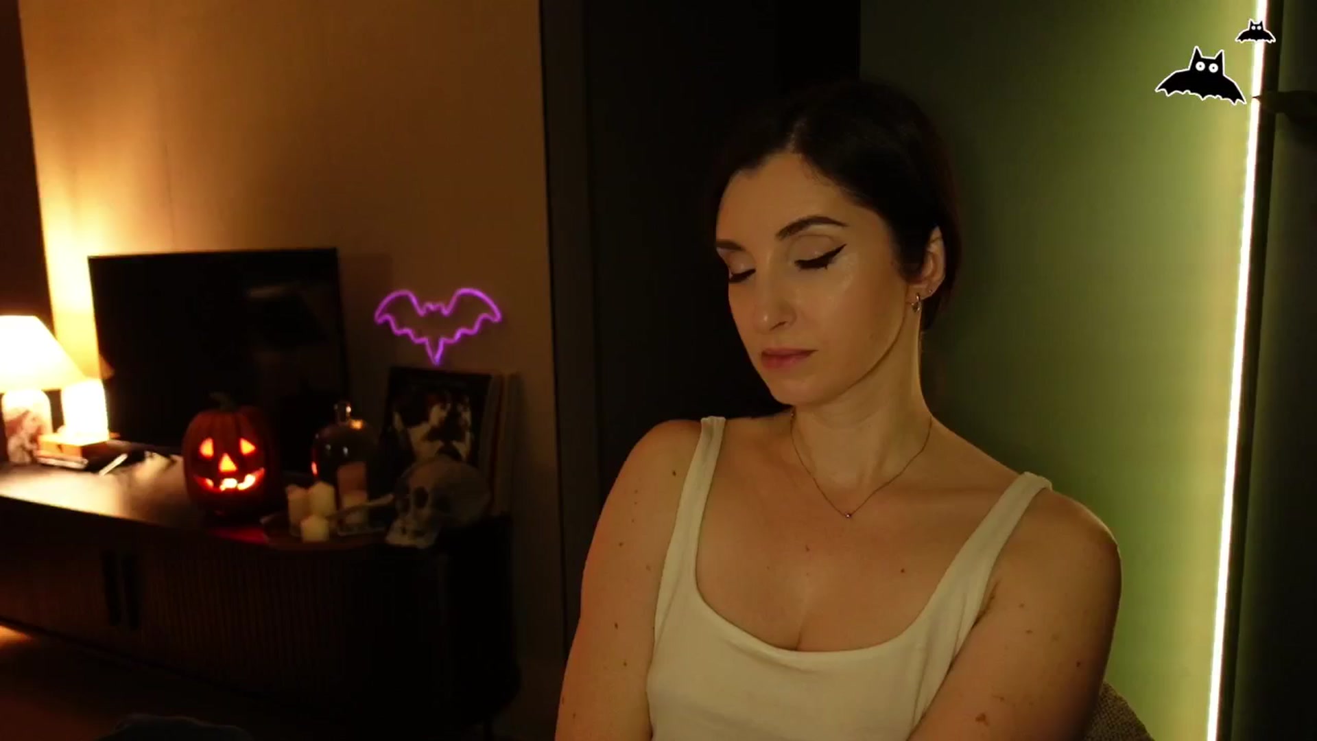 Gallery image thumbnail from Maddie's myfreecams stream on, 10/30/2024, 01:11 image 17 of 20
