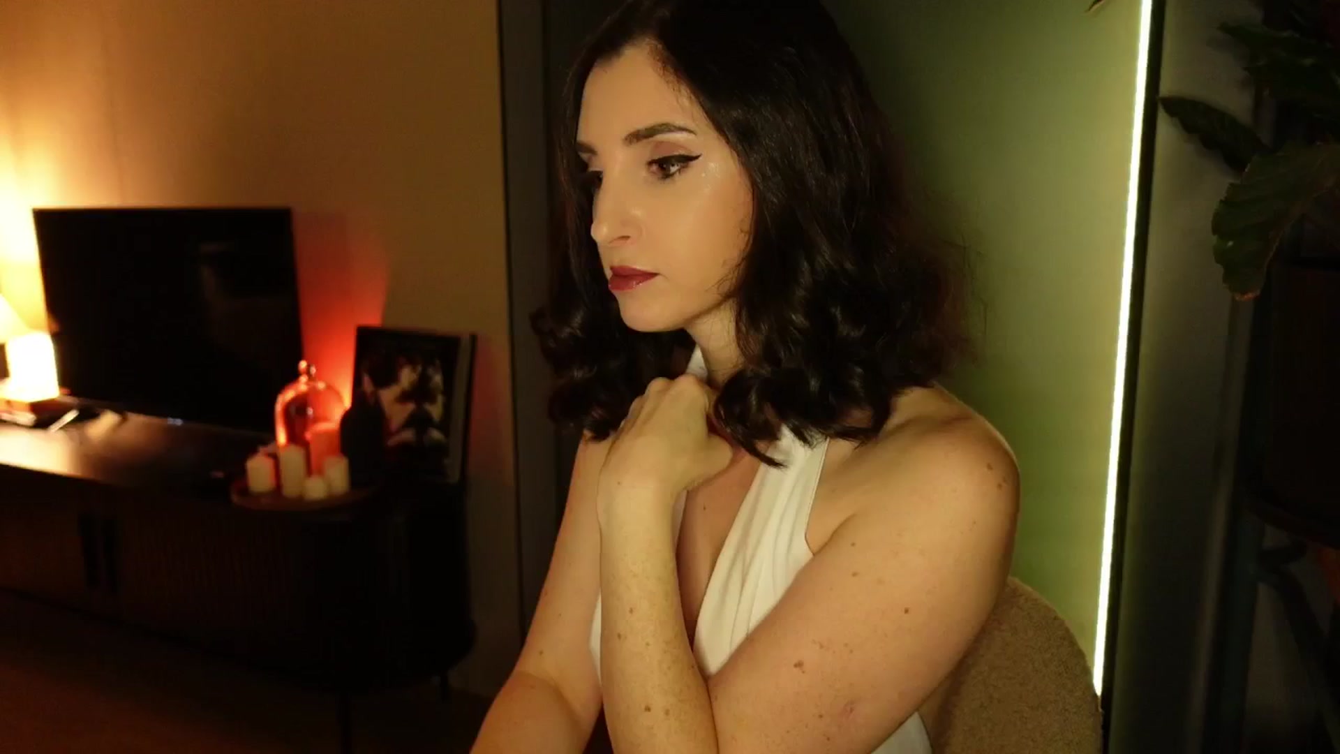 Gallery image thumbnail from Maddie's myfreecams stream on, 11/03/2024, 02:45 image 18 of 20