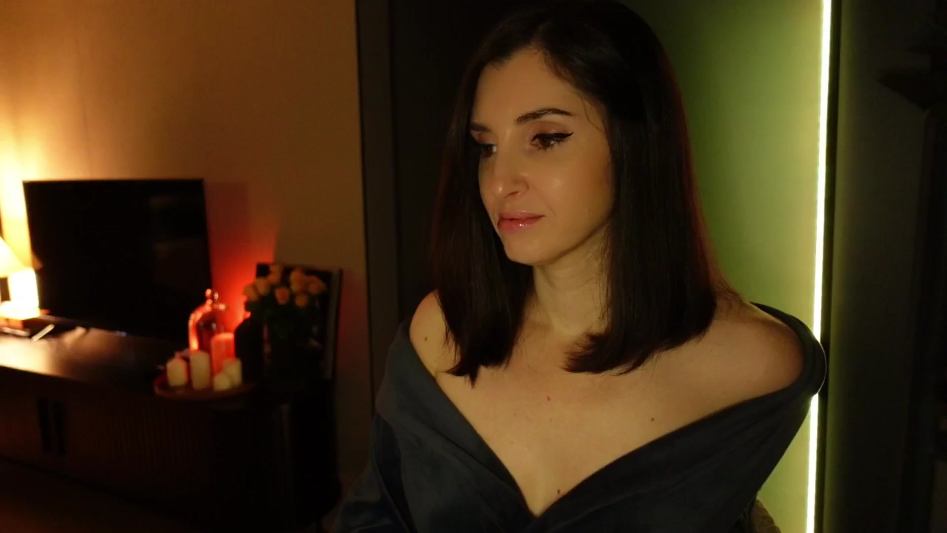 Gallery image thumbnail from Maddie's myfreecams stream on, 11/06/2024, 01:21 image 2 of 20