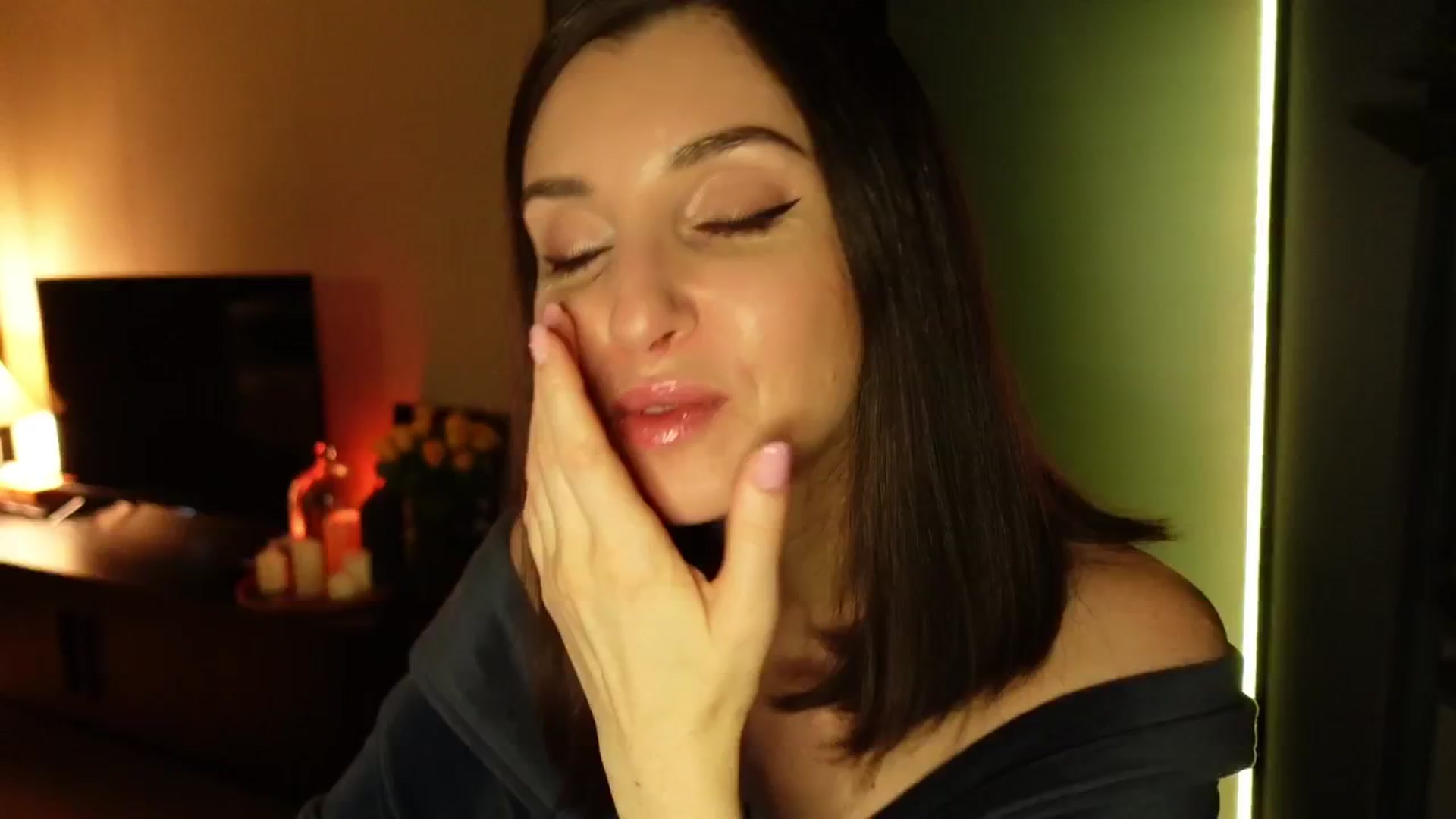 Gallery image thumbnail from Maddie's myfreecams stream on, 11/06/2024, 01:21 image 9 of 20