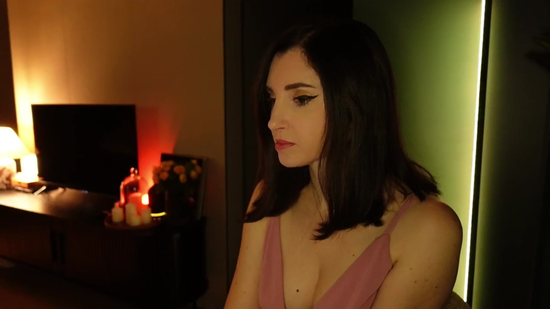 Gallery image thumbnail from Maddie's myfreecams stream on, 11/08/2024, 01:39 image 6 of 20