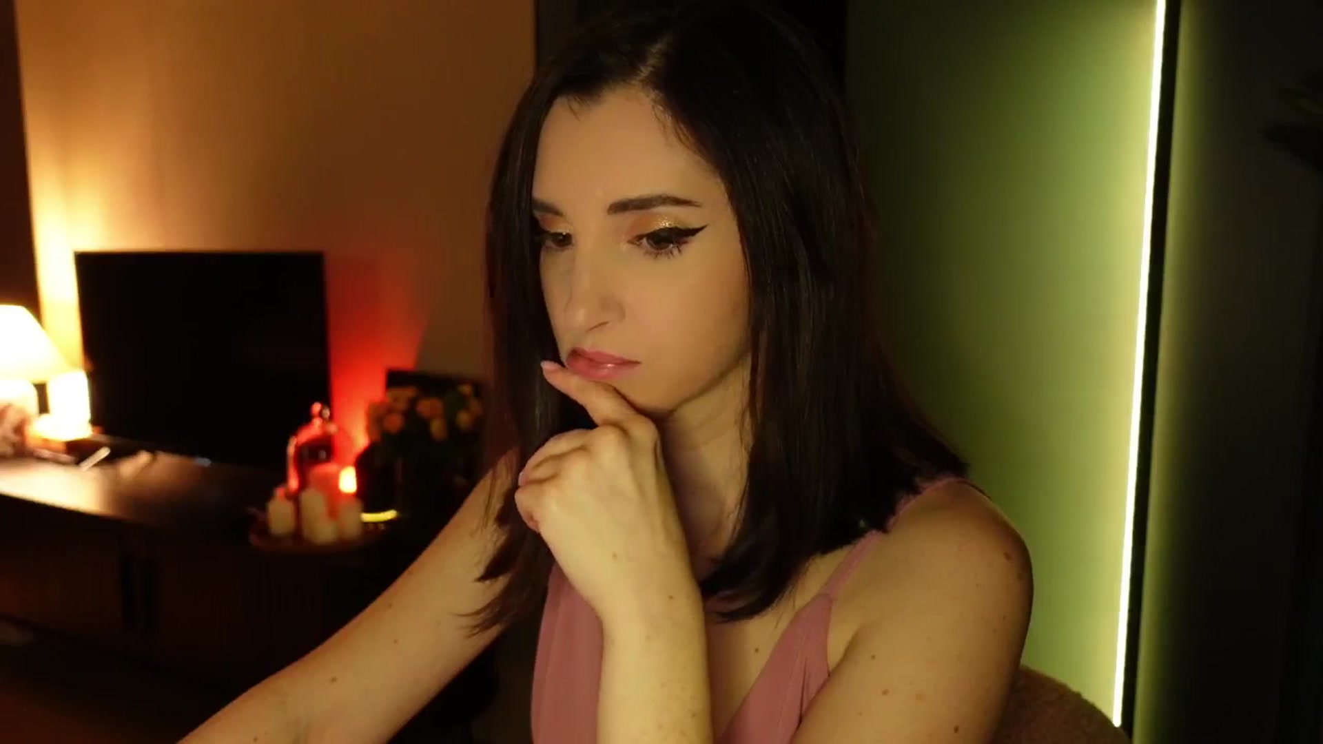 Gallery image thumbnail from Maddie's myfreecams stream on, 11/08/2024, 01:39 image 3 of 20