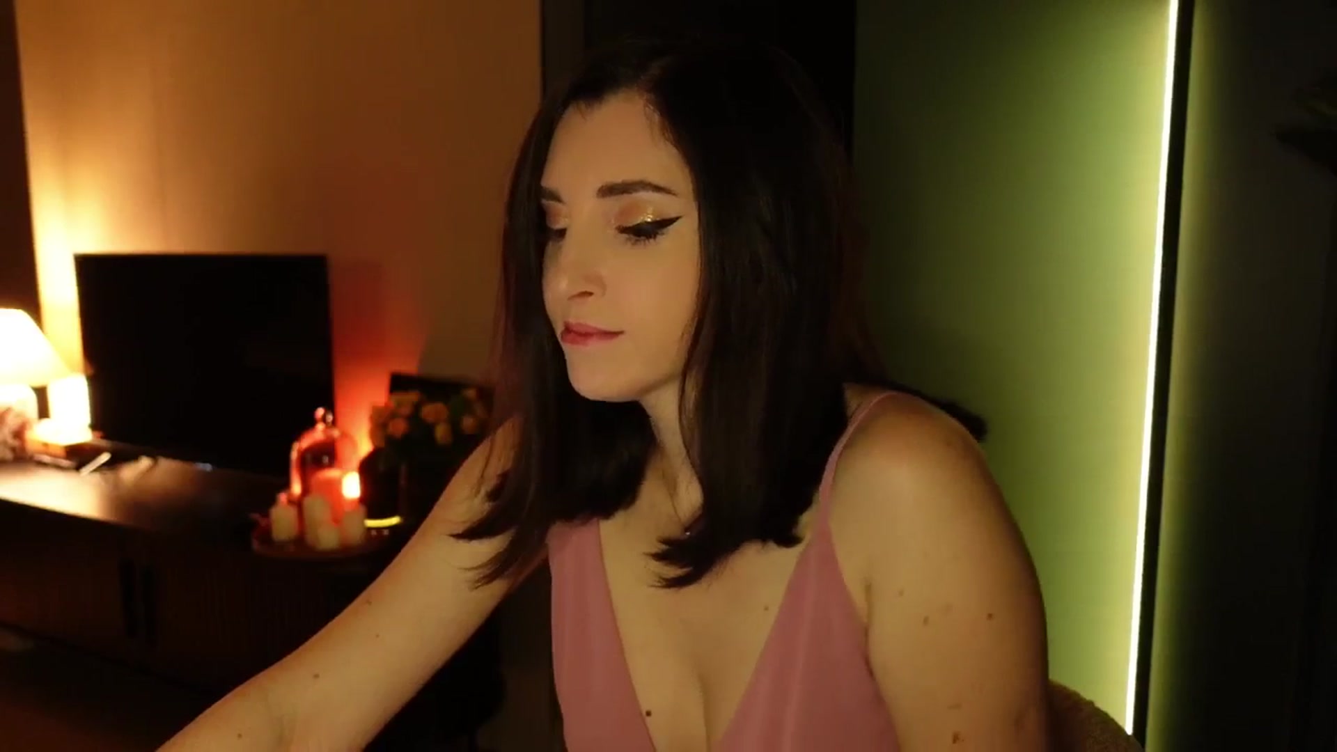 Gallery image thumbnail from Maddie's myfreecams stream on, 11/08/2024, 01:39 image 5 of 20