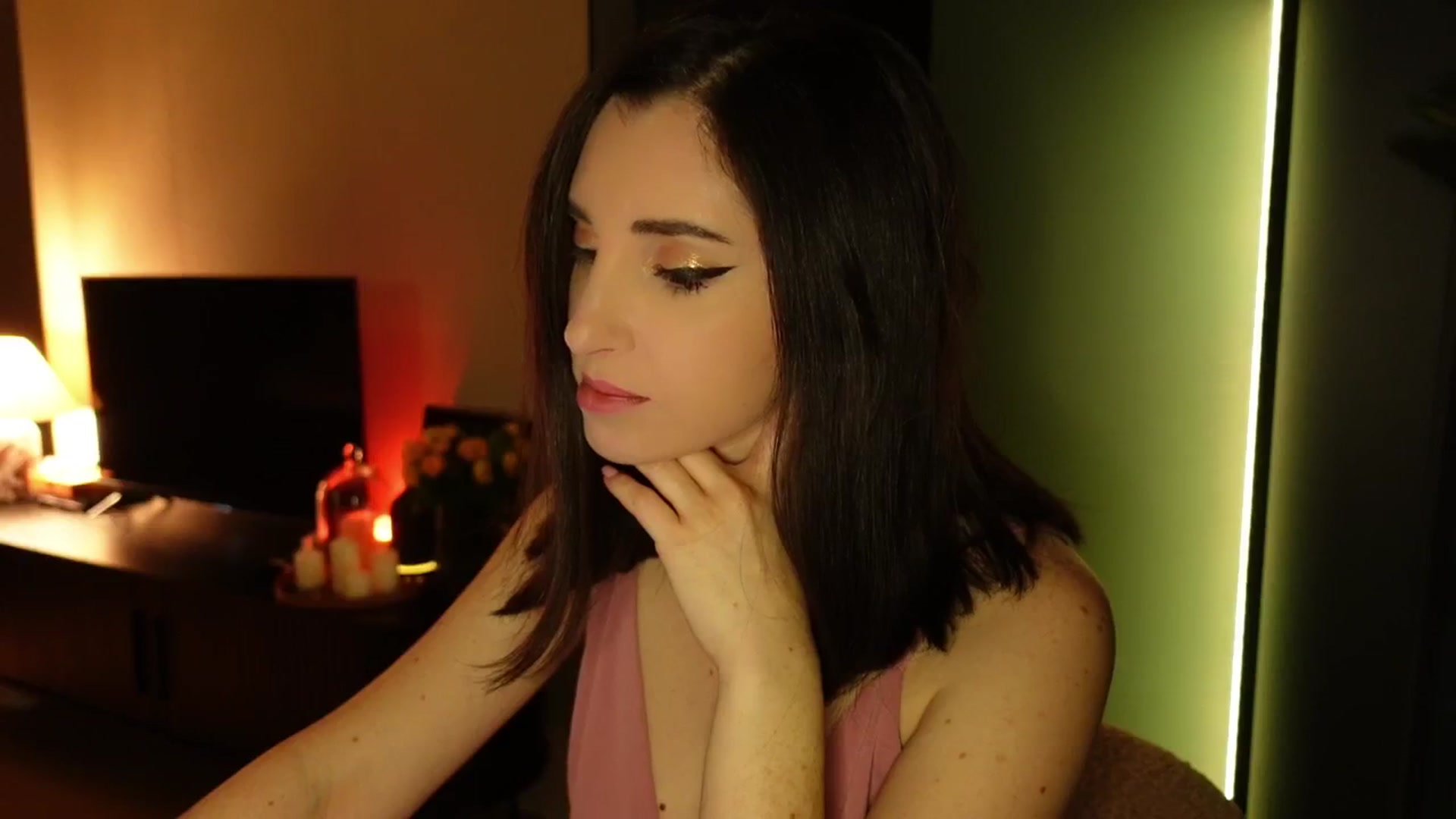 Gallery image thumbnail from Maddie's myfreecams stream on, 11/08/2024, 01:39 image 4 of 20