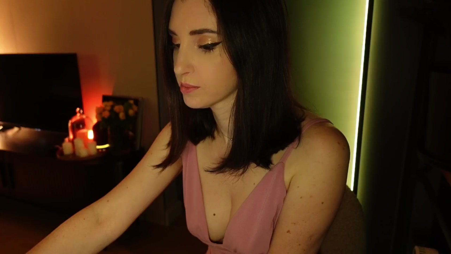 Gallery image thumbnail from Maddie's myfreecams stream on, 11/08/2024, 03:16 image 19 of 20