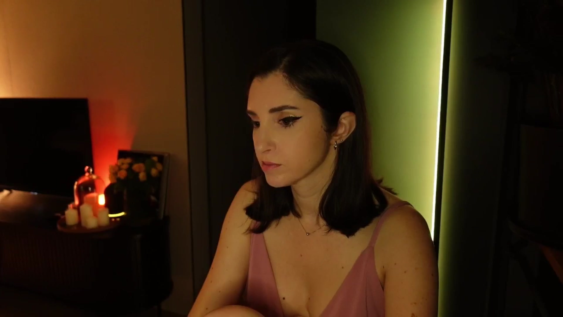 Gallery image thumbnail from Maddie's myfreecams stream on, 11/08/2024, 05:30 image 6 of 20