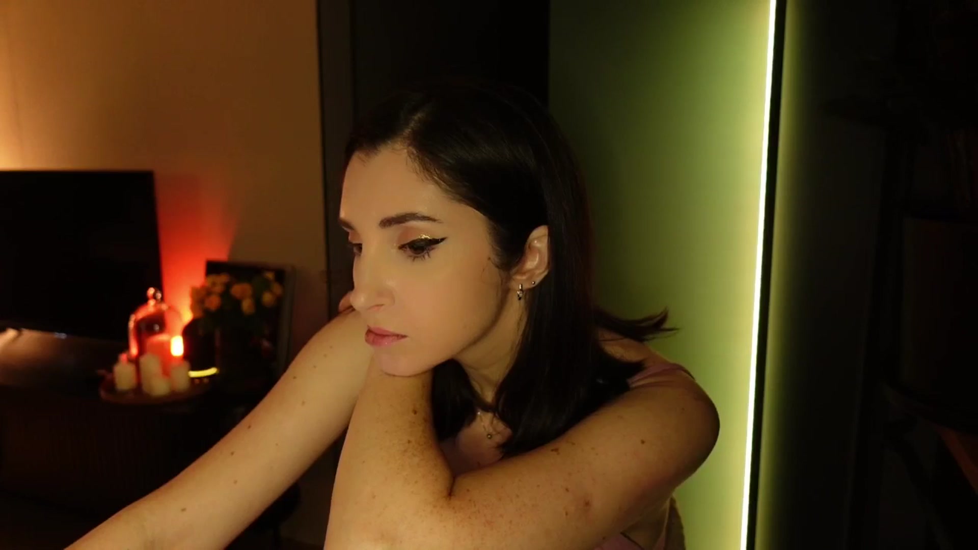 Gallery image thumbnail from Maddie's myfreecams stream on, 11/08/2024, 05:30 image 10 of 20