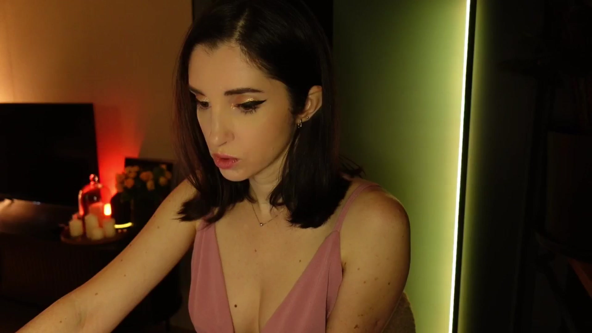 Gallery image thumbnail from Maddie's myfreecams stream on, 11/08/2024, 05:30 image 20 of 20