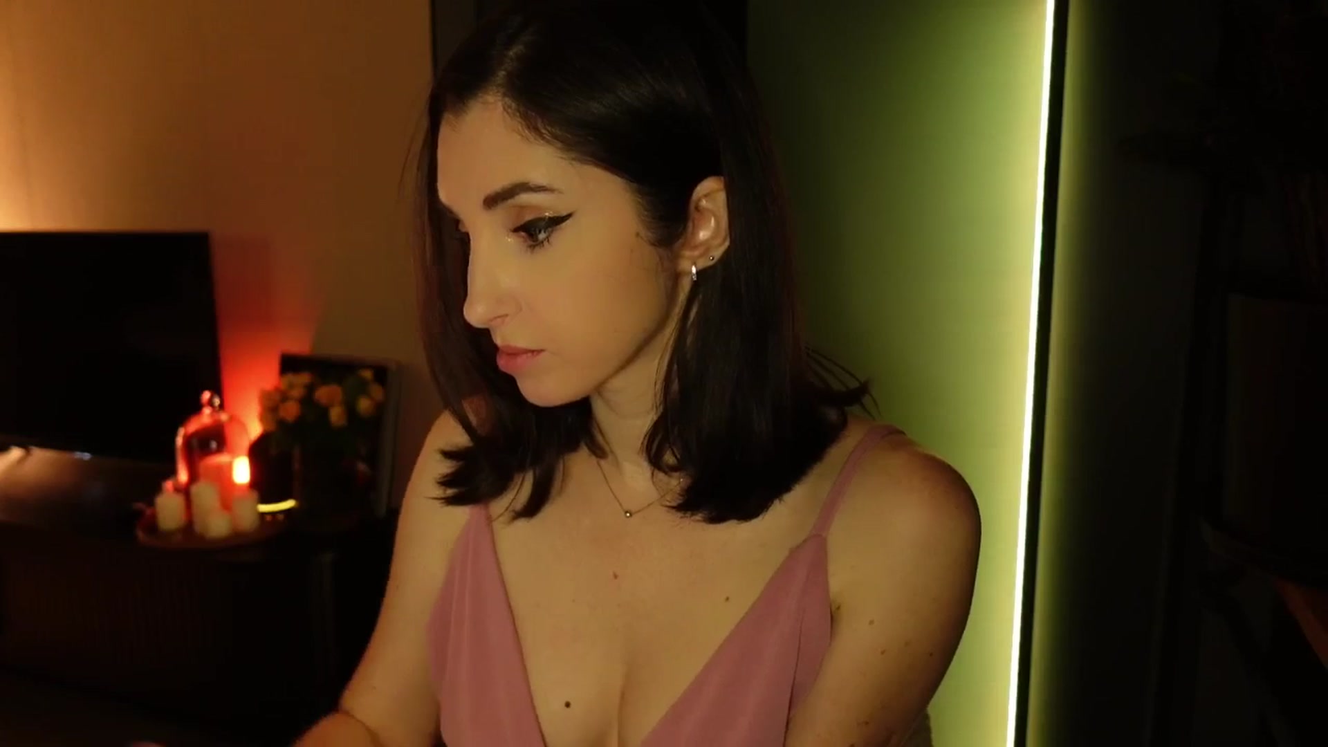 Gallery image thumbnail from Maddie's myfreecams stream on, 11/08/2024, 05:30 image 19 of 20