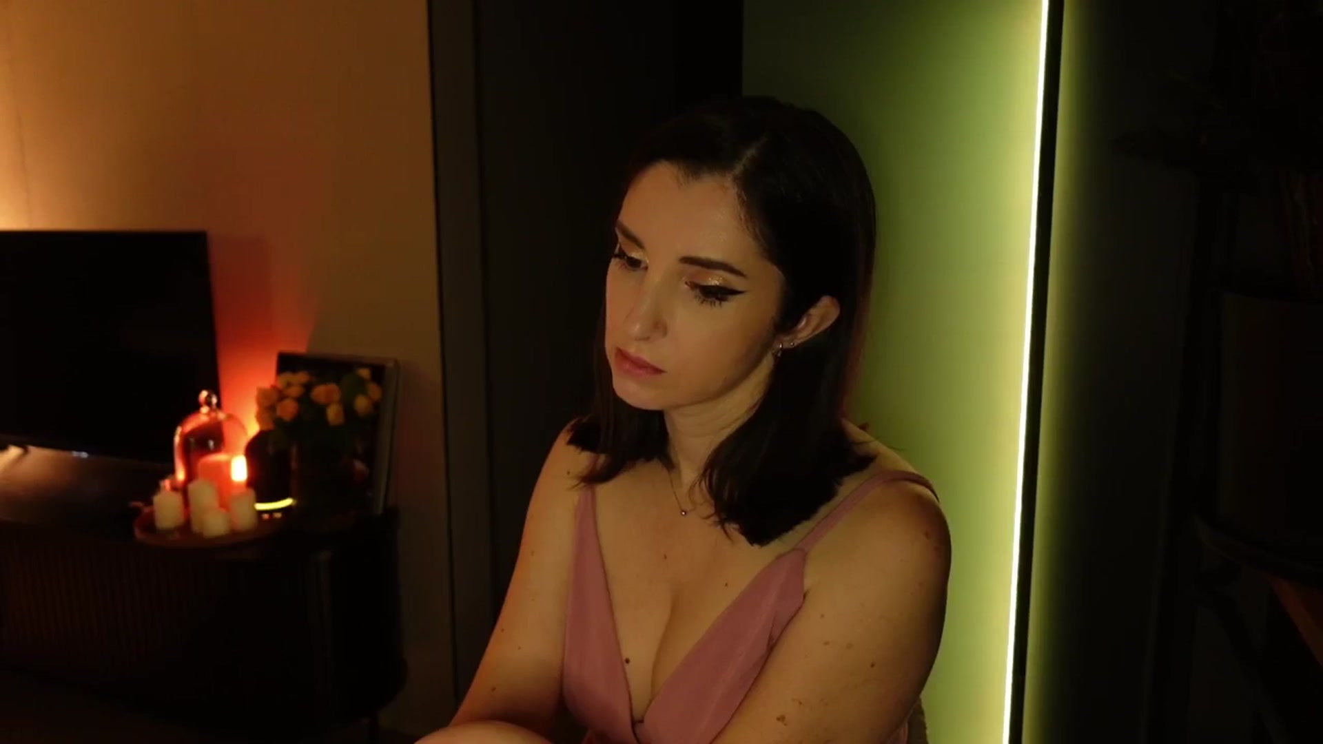 Gallery image thumbnail from Maddie's myfreecams stream on, 11/08/2024, 05:30 image 2 of 20