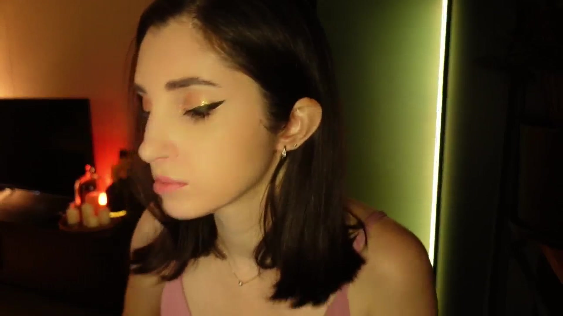Gallery image thumbnail from Maddie's myfreecams stream on, 11/08/2024, 05:30 image 18 of 20