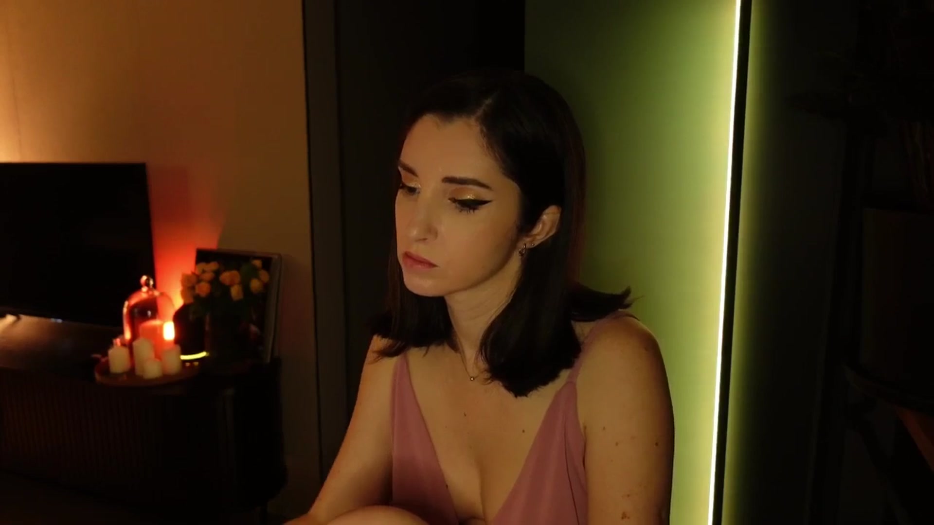 Gallery image thumbnail from Maddie's myfreecams stream on, 11/08/2024, 05:30 image 7 of 20