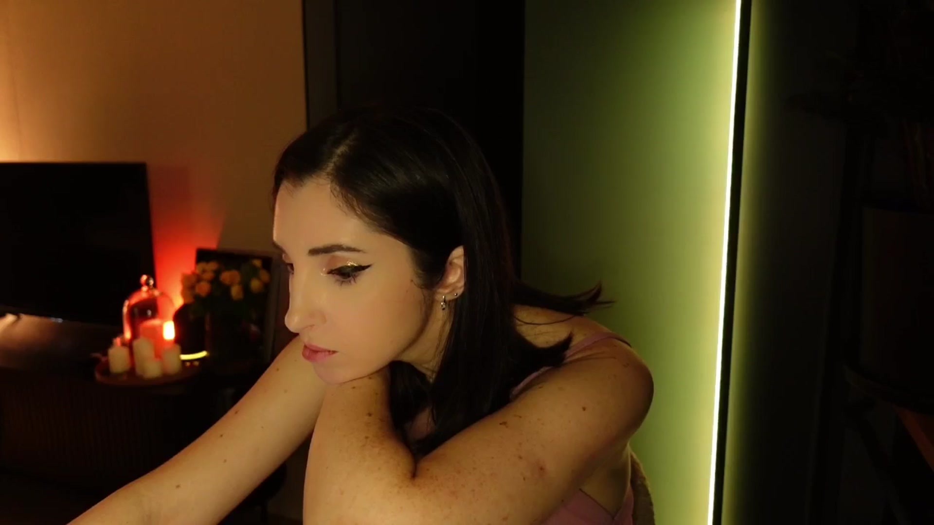 Gallery image thumbnail from Maddie's myfreecams stream on, 11/08/2024, 05:30 image 12 of 20