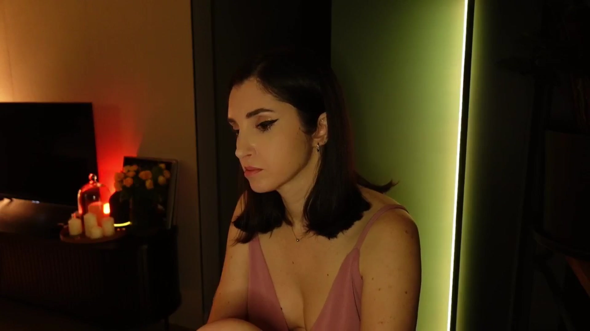 Gallery image thumbnail from Maddie's myfreecams stream on, 11/08/2024, 05:30 image 8 of 20