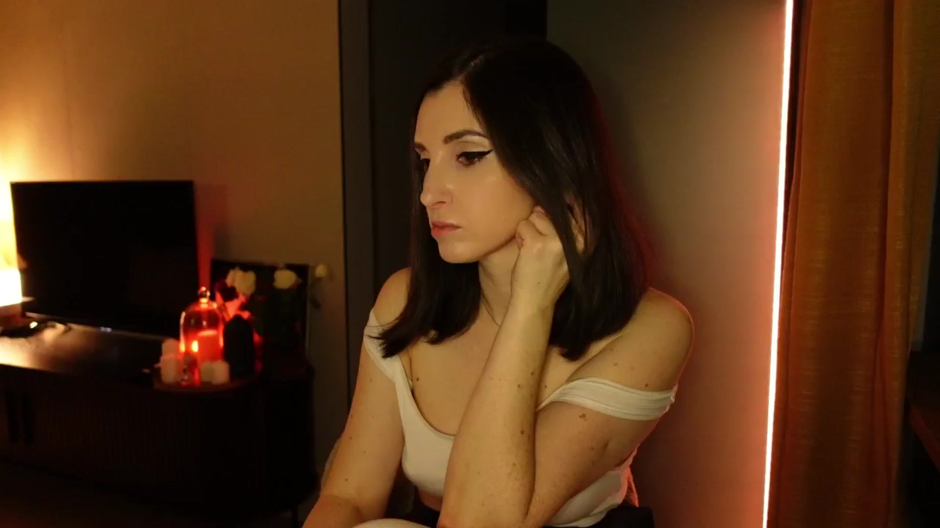 Gallery image thumbnail from Maddie's myfreecams stream on, 11/13/2024, 04:06 image 10 of 20