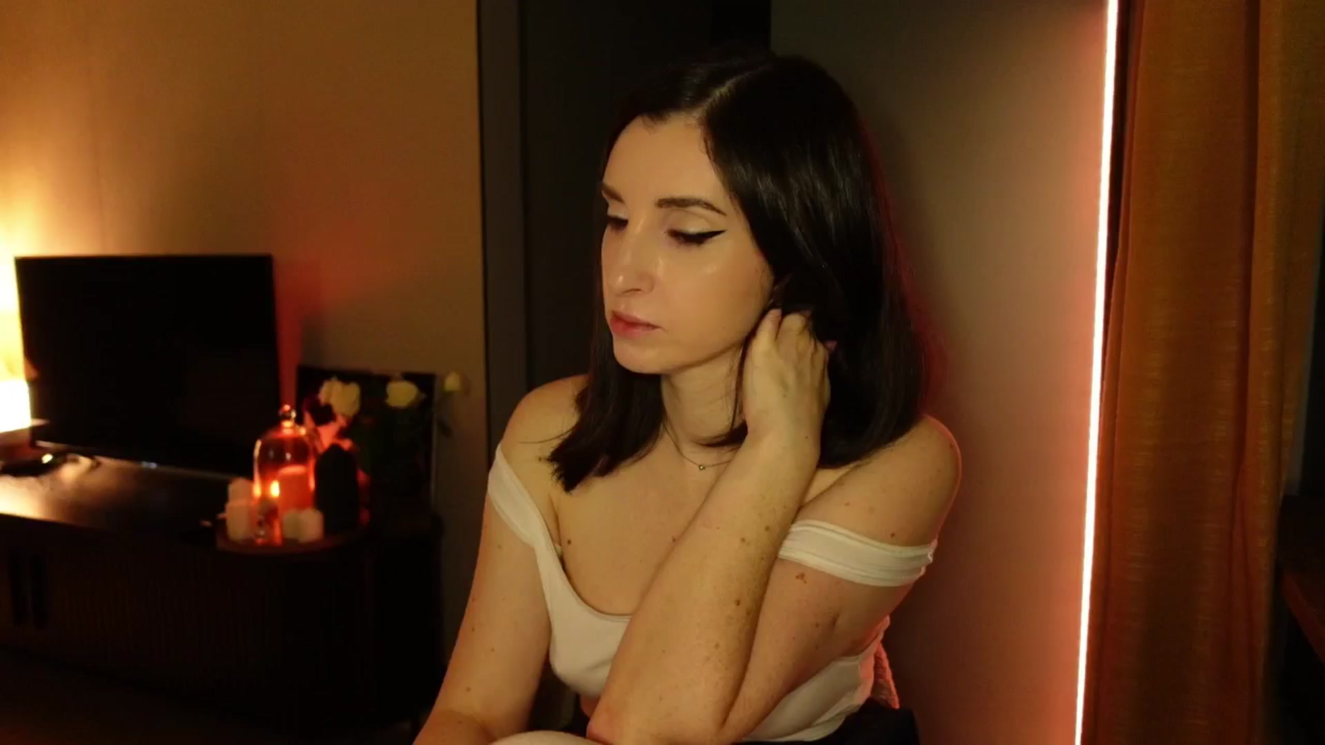 Gallery image thumbnail from Maddie's myfreecams stream on, 11/13/2024, 04:06 image 8 of 20
