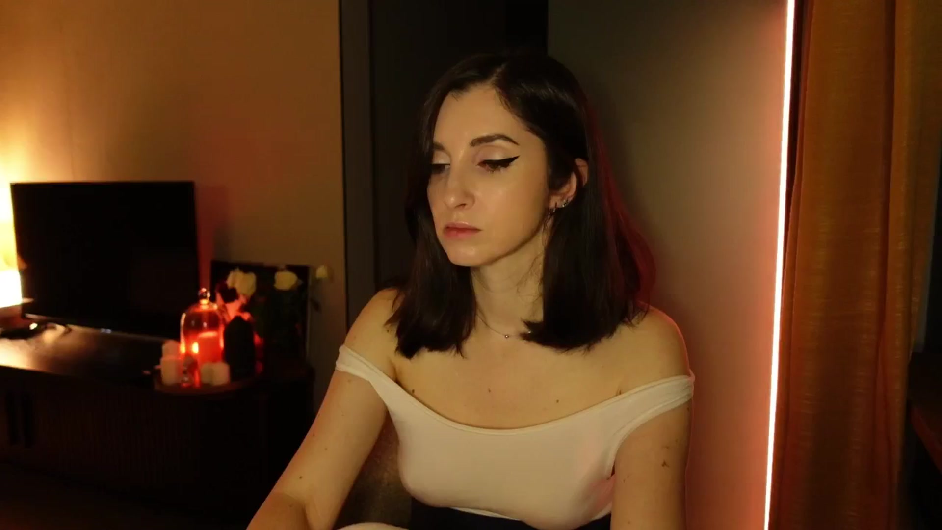 Gallery image thumbnail from Maddie's myfreecams stream on, 11/13/2024, 04:06 image 18 of 20