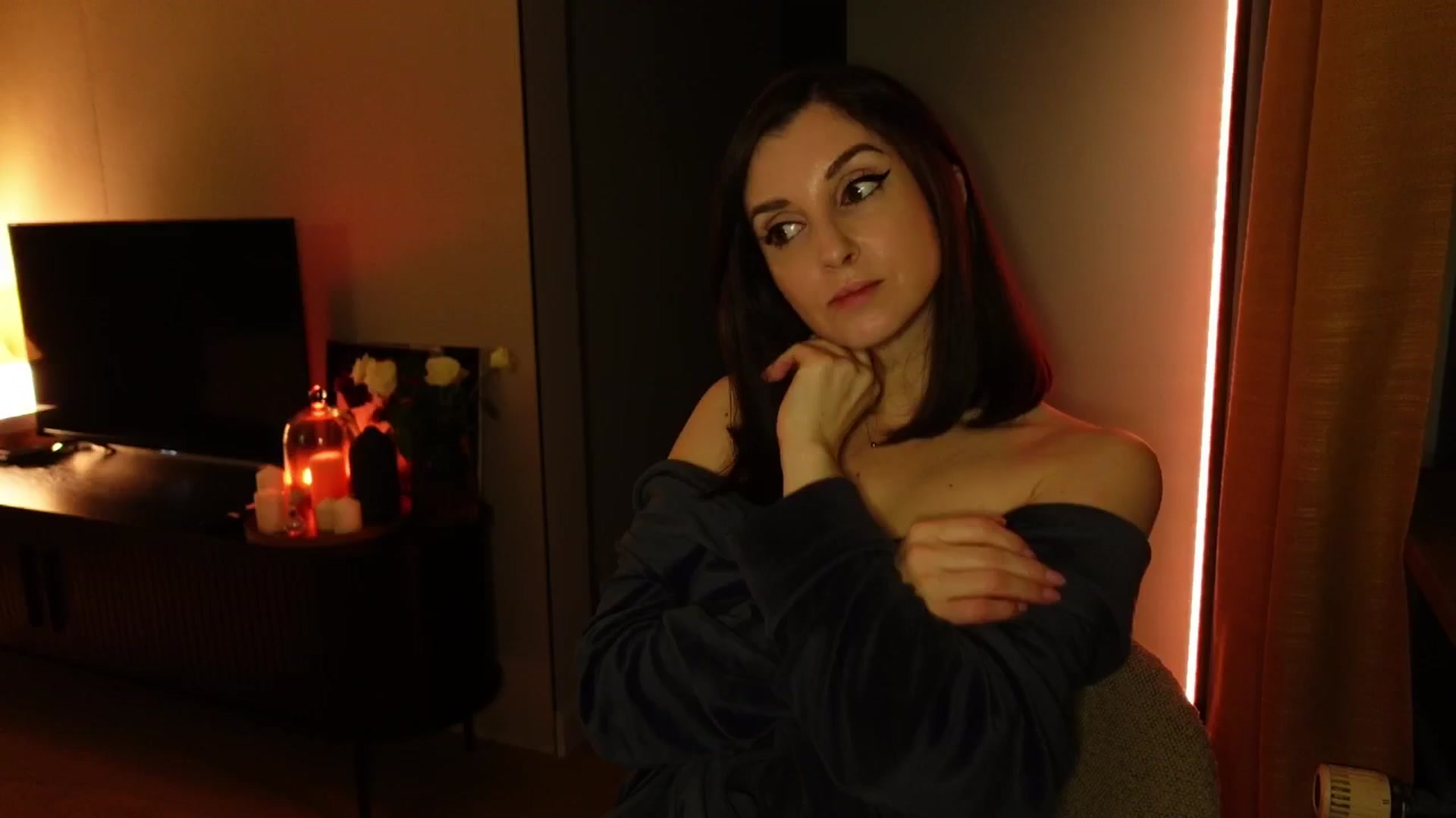 Gallery image thumbnail from Maddie's myfreecams stream on, 11/13/2024, 05:14 image 4 of 20
