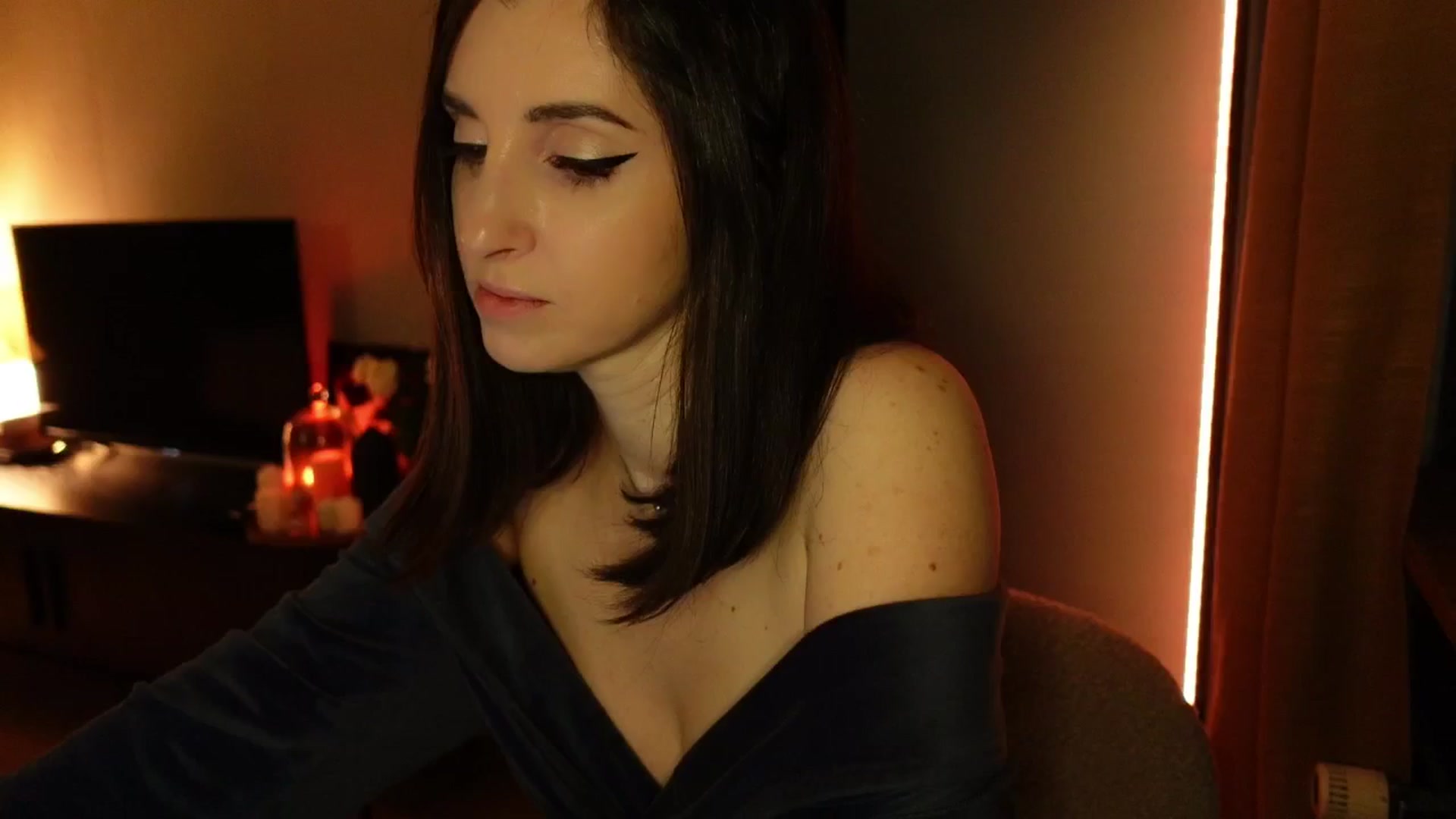 Gallery image thumbnail from Maddie's myfreecams stream on, 11/13/2024, 05:14 image 17 of 20