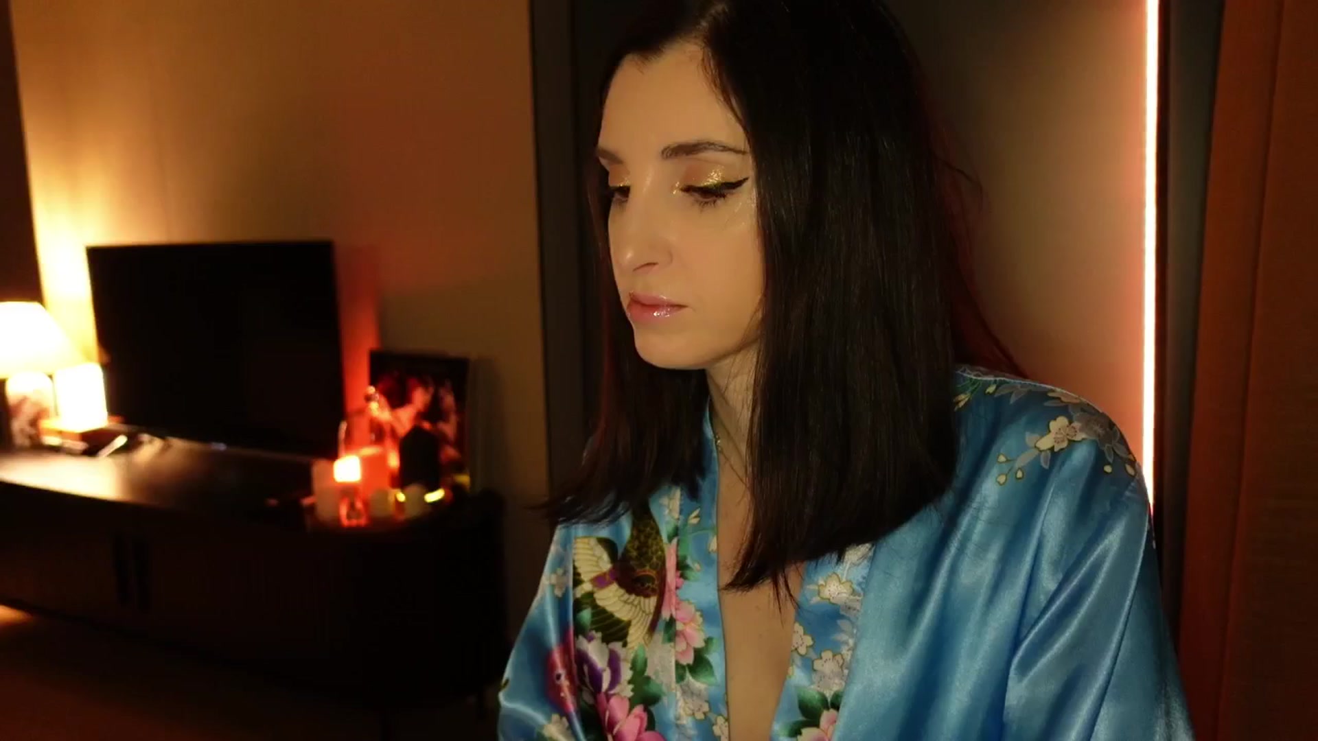 Gallery image thumbnail from Maddie's myfreecams stream on, 11/19/2024, 01:50 image 2 of 20
