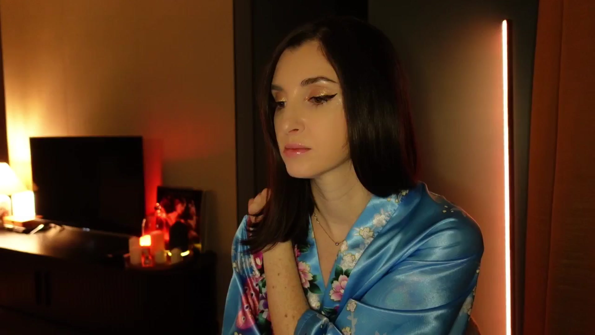 Gallery image thumbnail from Maddie's myfreecams stream on, 11/19/2024, 02:37 image 9 of 20