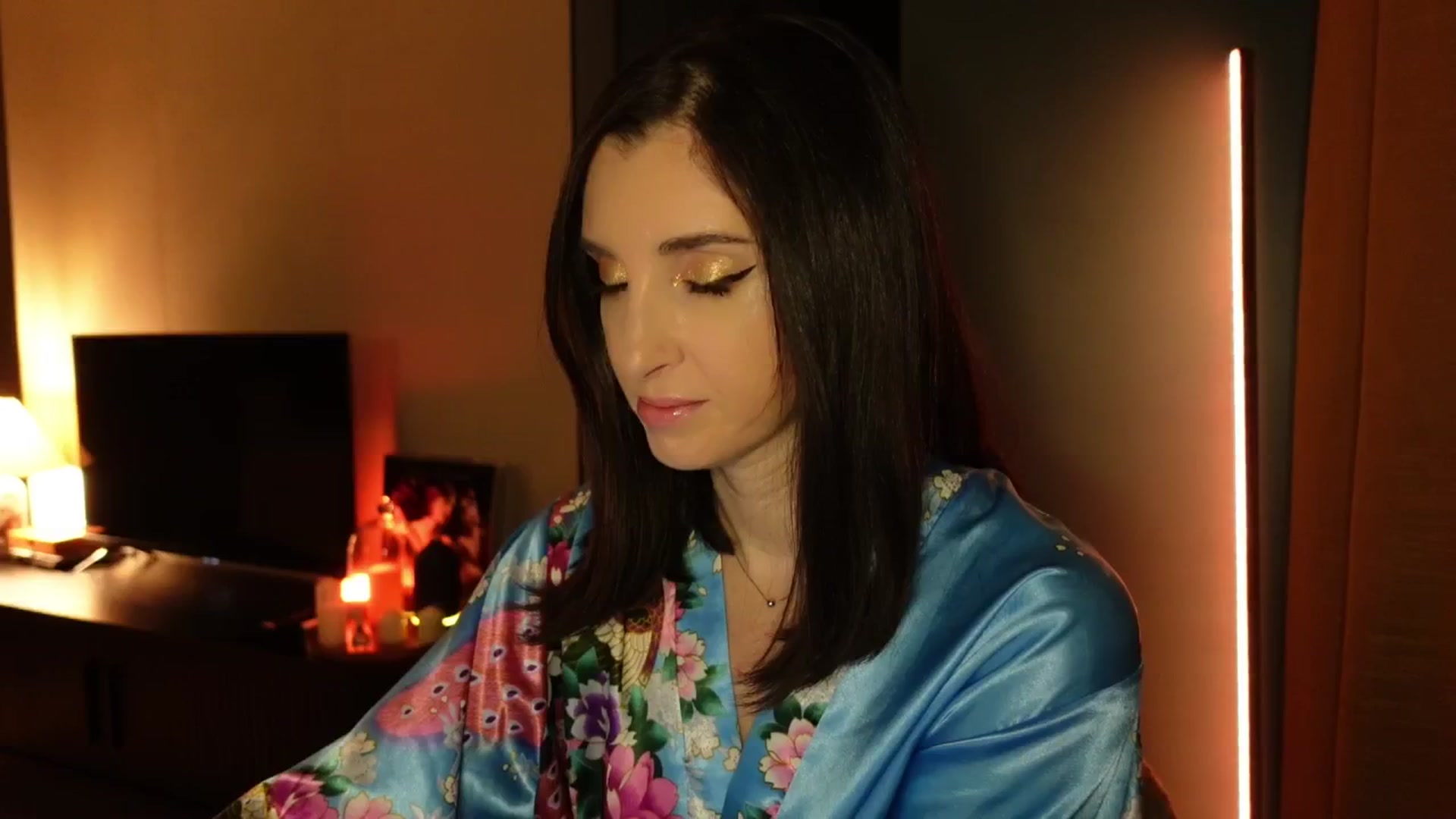 Gallery image thumbnail from Maddie's myfreecams stream on, 11/19/2024, 02:37 image 12 of 20