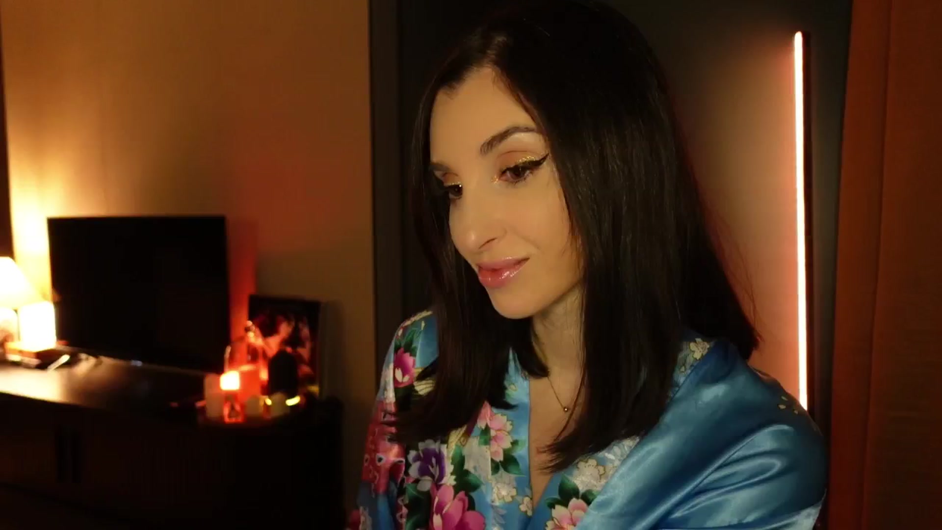 Gallery image thumbnail from Maddie's myfreecams stream on, 11/19/2024, 02:37 image 13 of 20