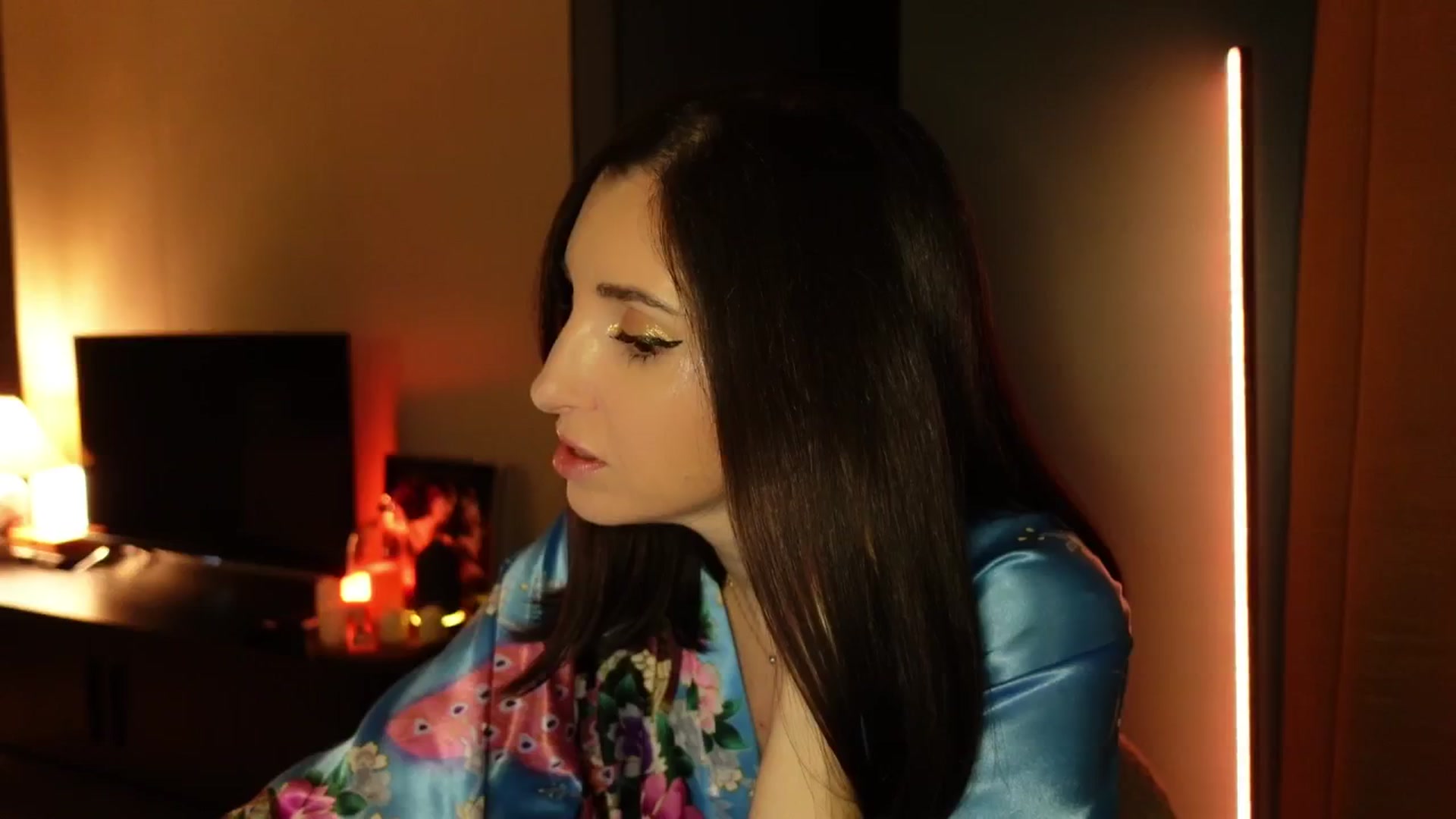 Gallery image thumbnail from Maddie's myfreecams stream on, 11/19/2024, 02:37 image 10 of 20