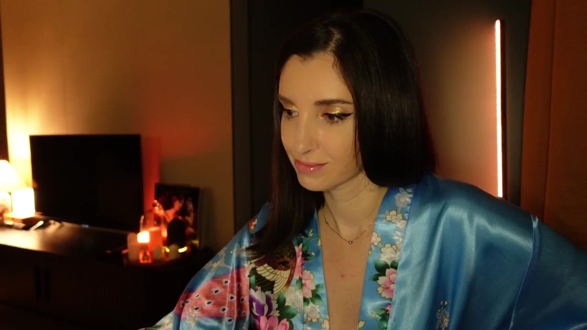 Gallery image thumbnail from Maddie's myfreecams stream on, 11/19/2024, 02:37 image 6 of 20
