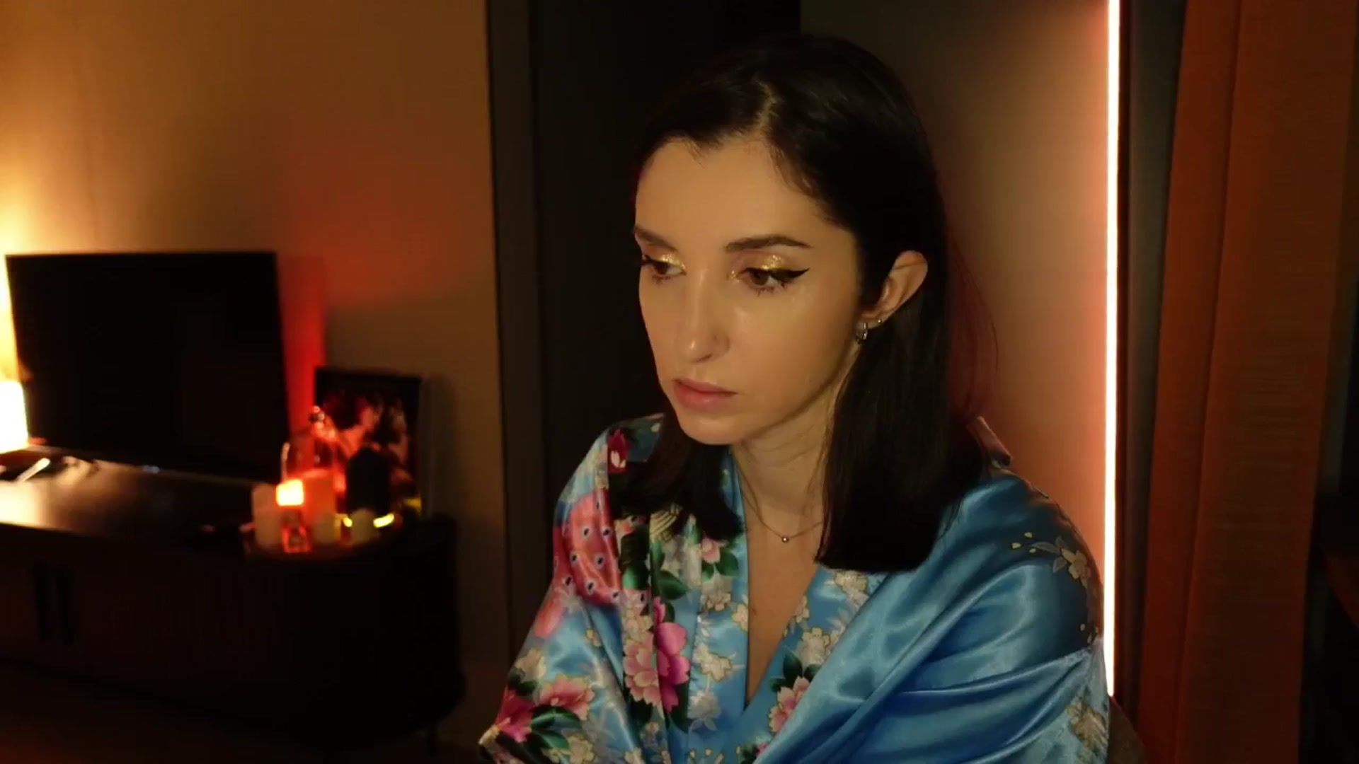 Gallery image thumbnail from Maddie's myfreecams stream on, 11/19/2024, 04:31 image 6 of 20