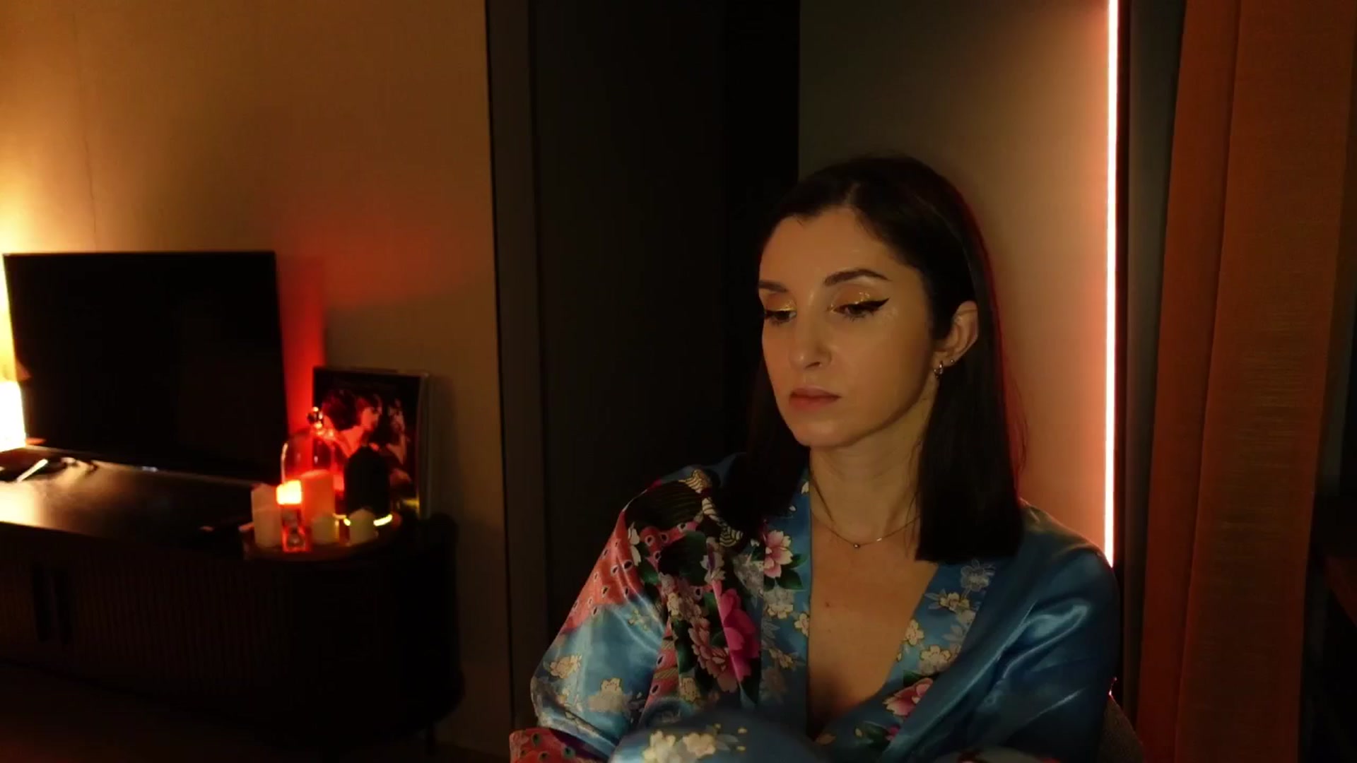 Gallery image thumbnail from Maddie's myfreecams stream on, 11/19/2024, 04:31 image 12 of 20