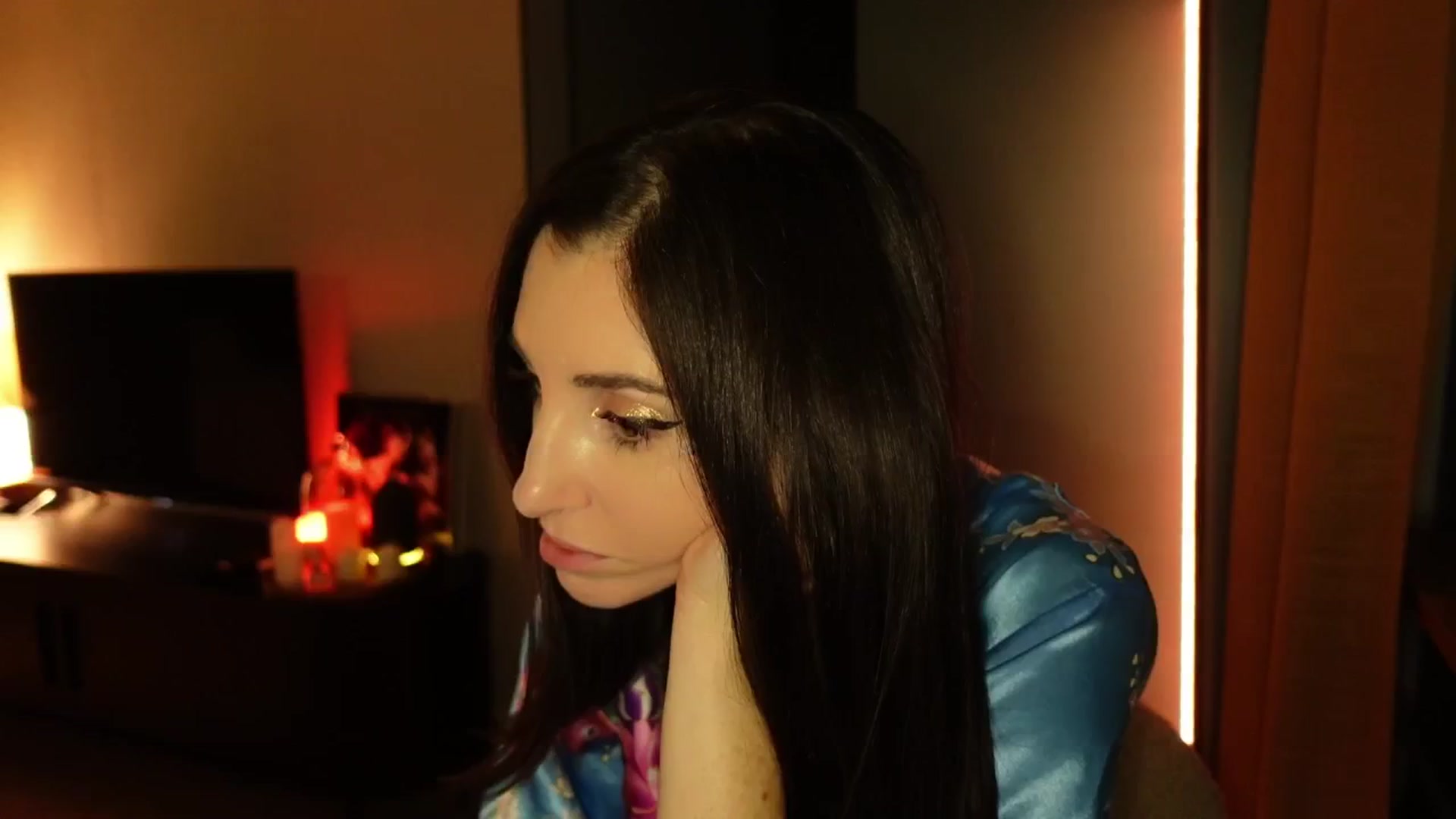 Gallery image thumbnail from Maddie's myfreecams stream on, 11/19/2024, 04:31 image 4 of 20
