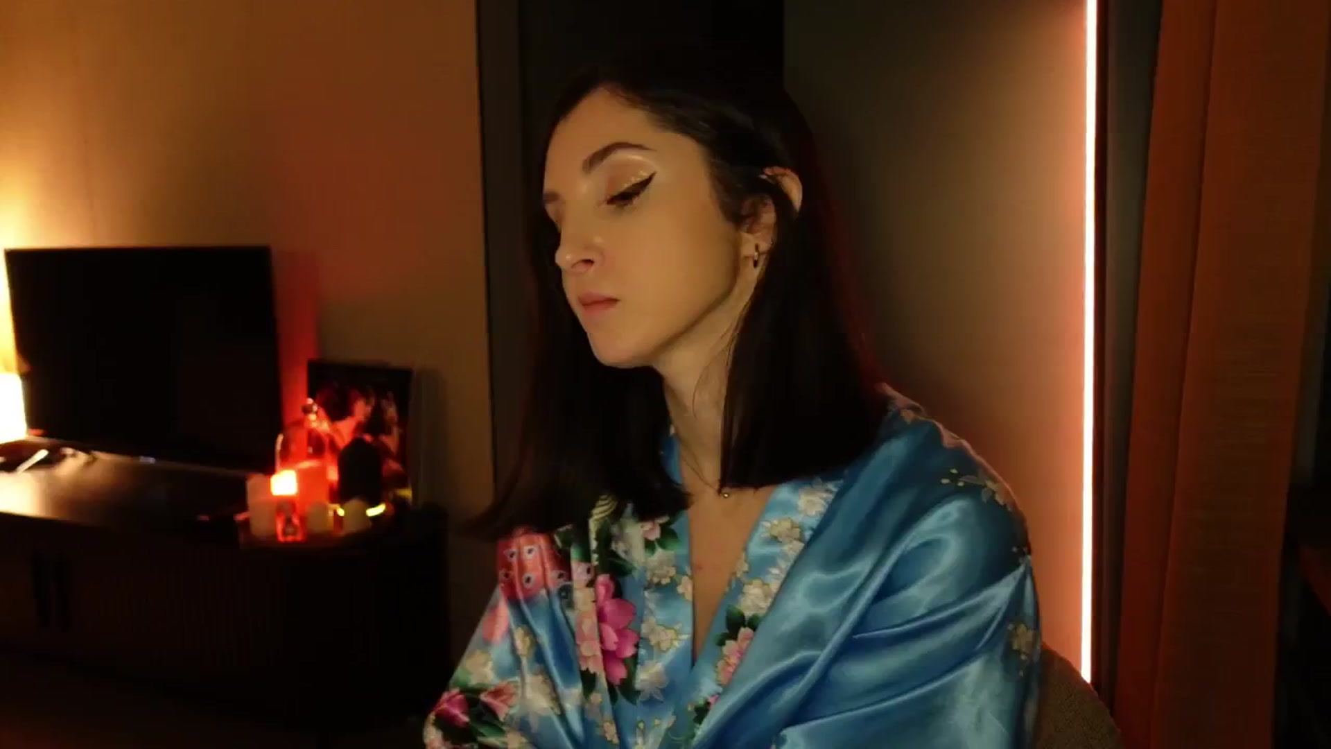 Gallery image thumbnail from Maddie's myfreecams stream on, 11/19/2024, 04:31 image 5 of 20