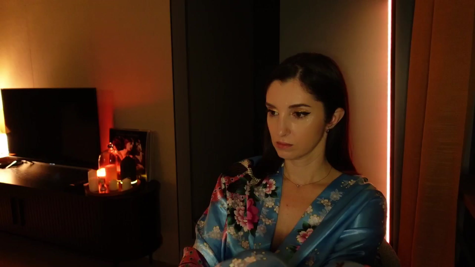 Gallery image thumbnail from Maddie's myfreecams stream on, 11/19/2024, 04:31 image 14 of 20