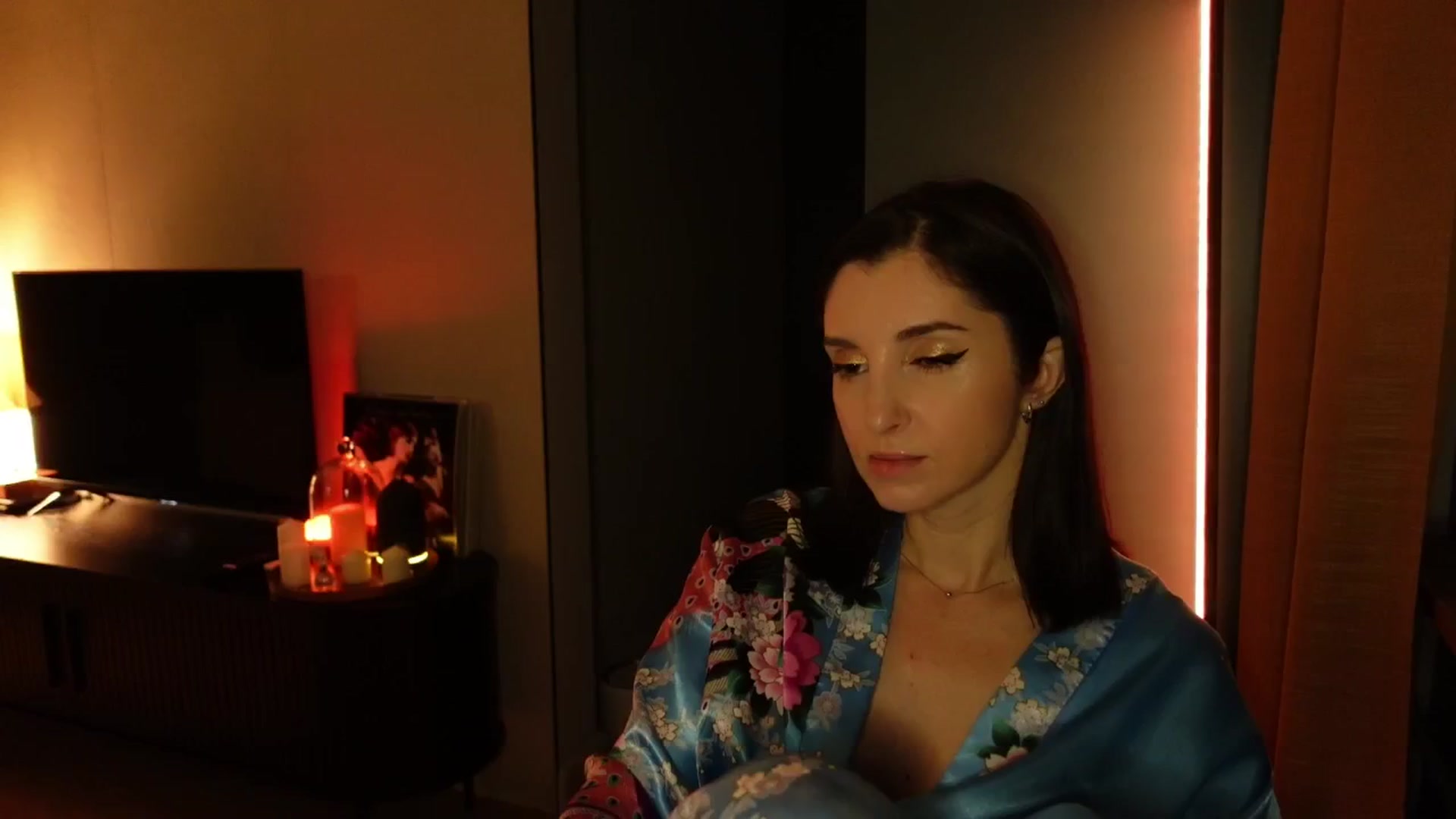 Gallery image thumbnail from Maddie's myfreecams stream on, 11/19/2024, 04:31 image 17 of 20