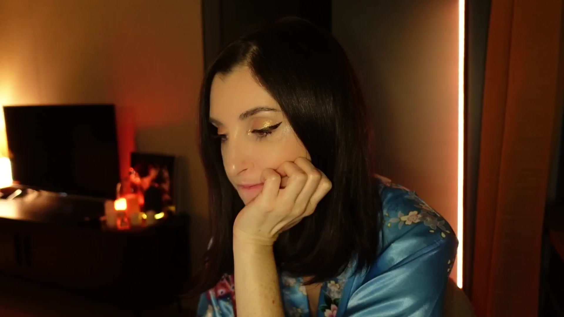 Gallery image thumbnail from Maddie's myfreecams stream on, 11/19/2024, 04:31 image 3 of 20
