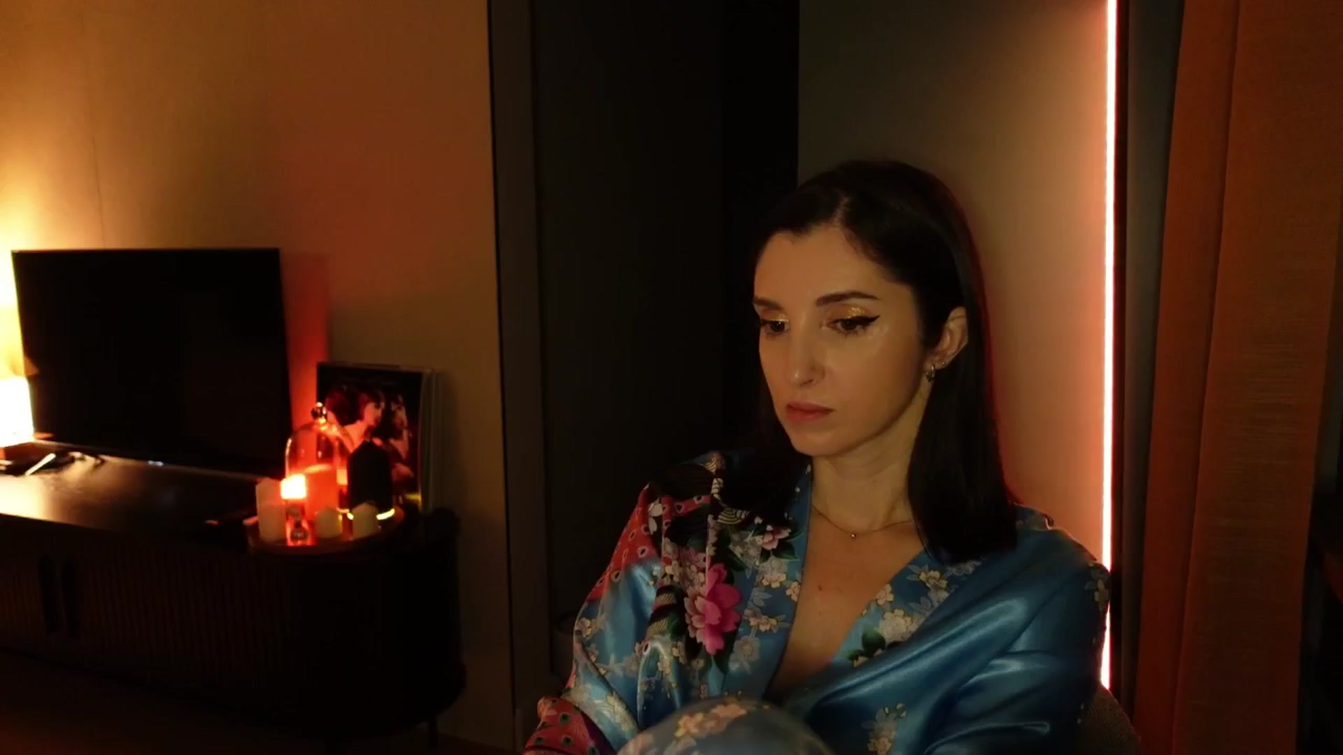 Gallery image thumbnail from Maddie's myfreecams stream on, 11/19/2024, 04:31 image 16 of 20