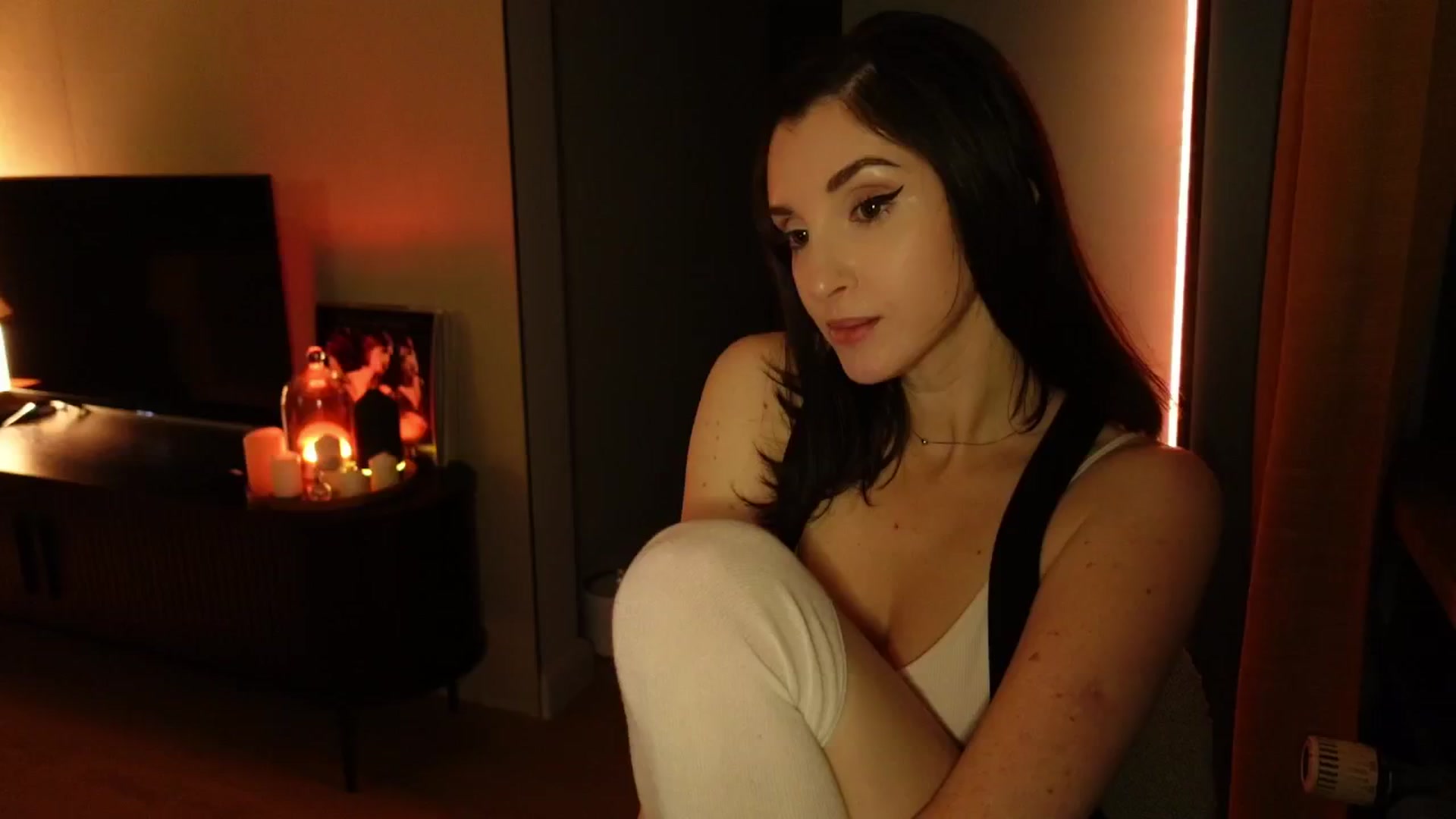 Gallery image thumbnail from Maddie's myfreecams stream on, 11/21/2024, 05:35 image 9 of 20