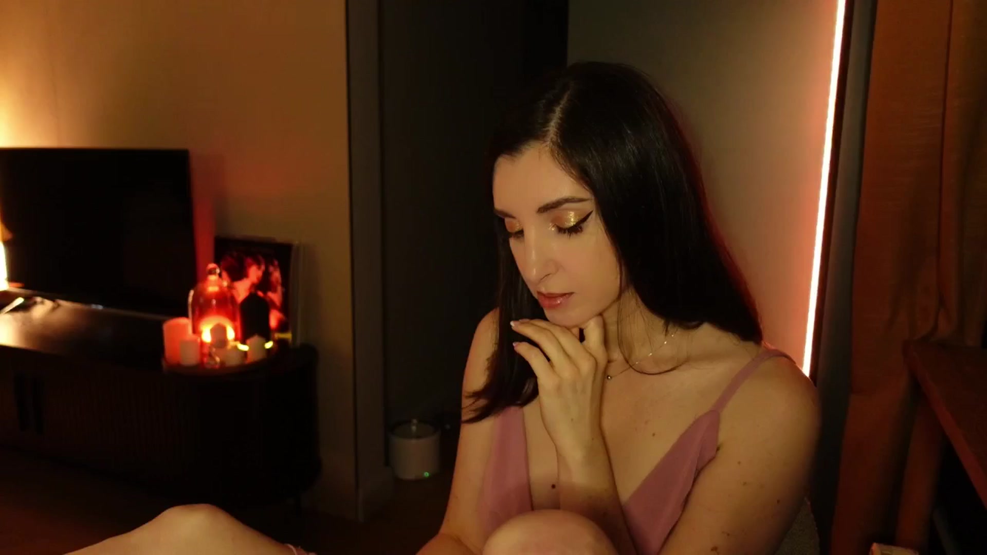 Gallery image thumbnail from Maddie's myfreecams stream on, 11/23/2024, 24:34 image 19 of 20