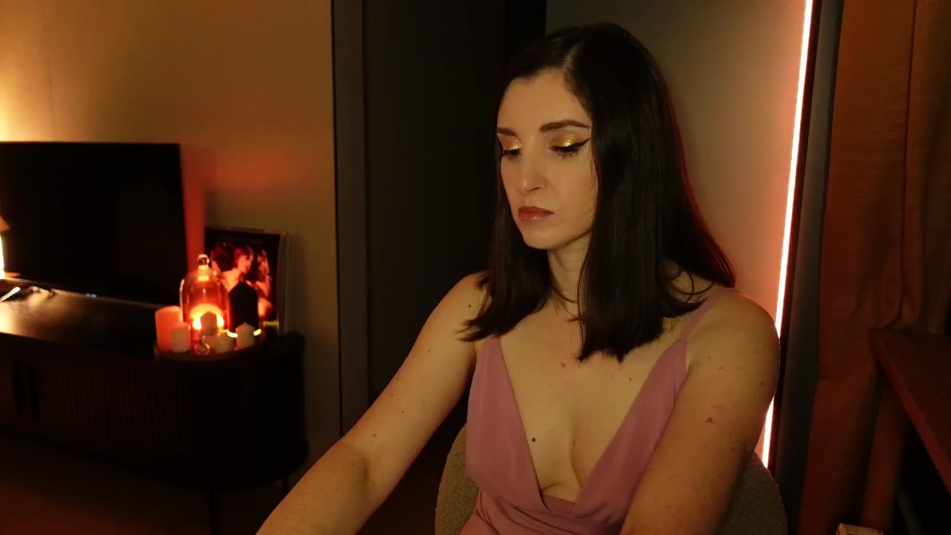 Gallery image thumbnail from Maddie's myfreecams stream on, 11/23/2024, 24:34 image 15 of 20
