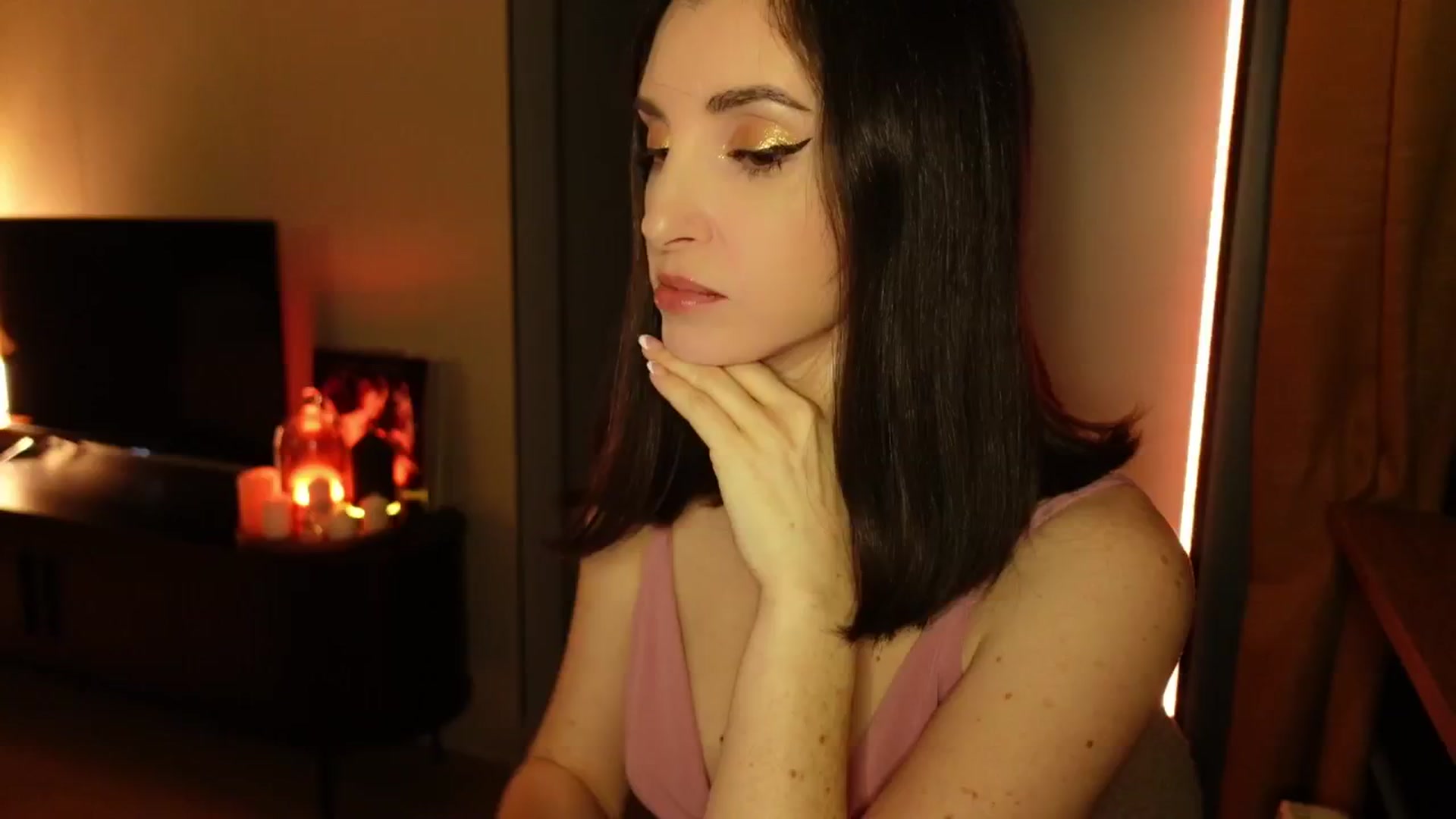 Gallery image thumbnail from Maddie's myfreecams stream on, 11/23/2024, 24:34 image 10 of 20