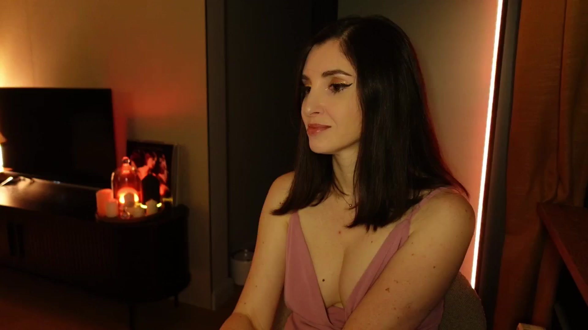 Gallery image thumbnail from Maddie's myfreecams stream on, 11/23/2024, 24:34 image 12 of 20