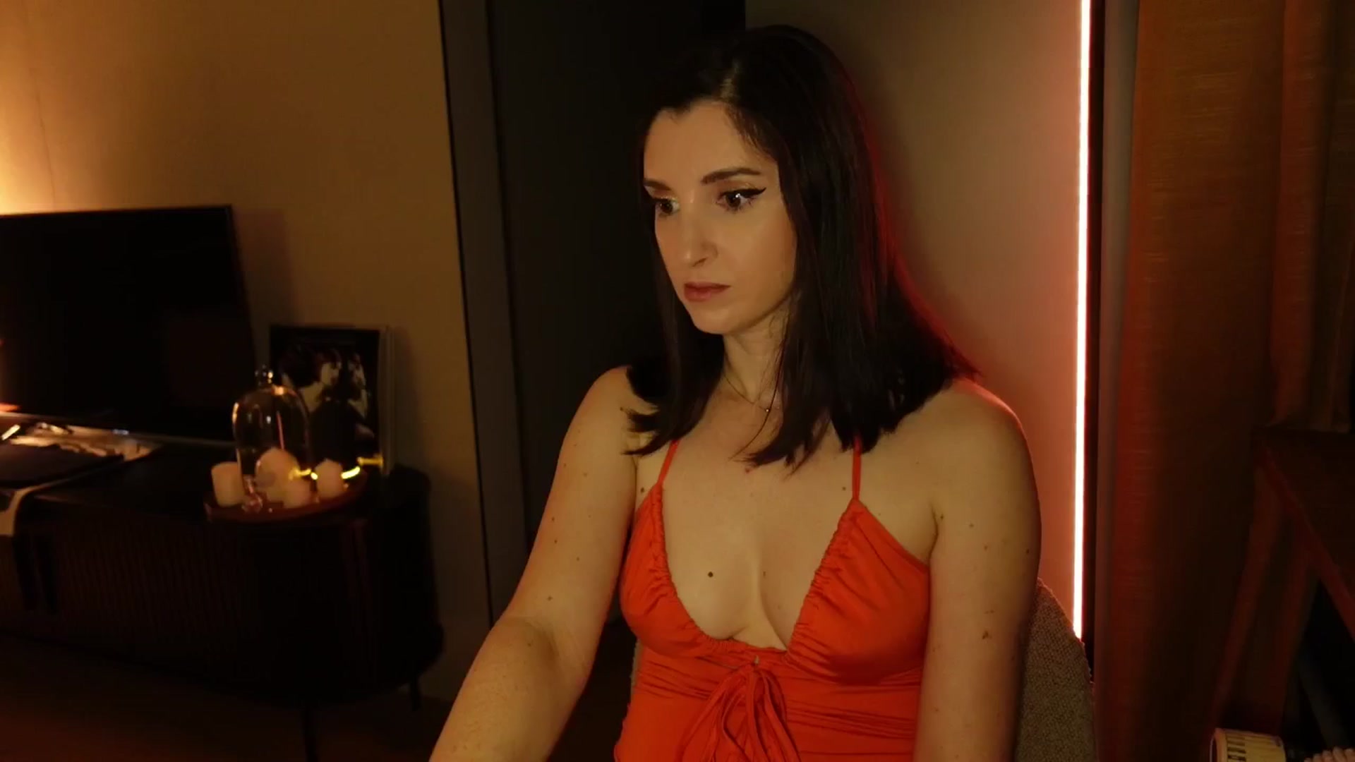 Gallery image thumbnail from Maddie's myfreecams stream on, 11/24/2024, 03:59 image 18 of 20